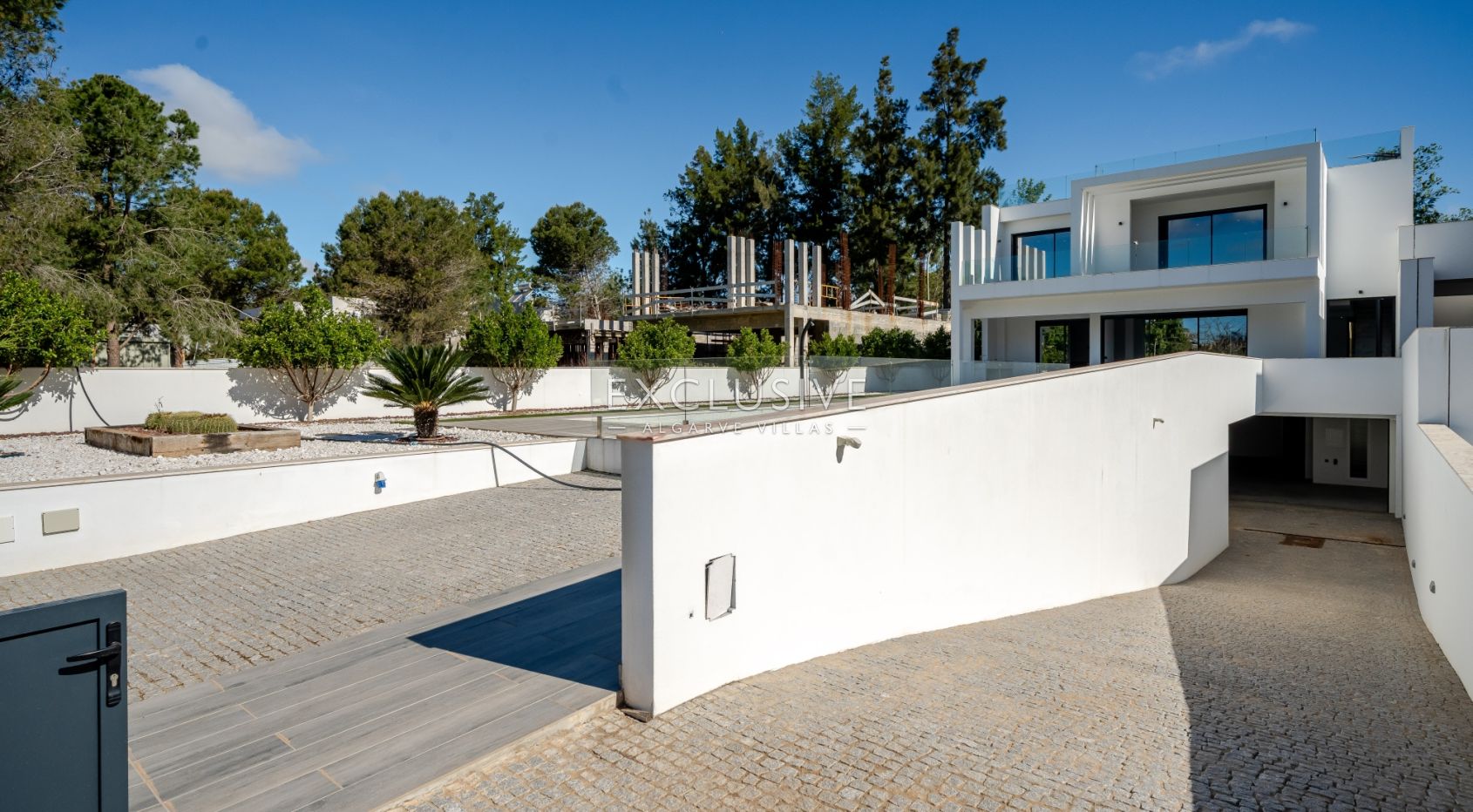 Buy a Brand New 3 Bedroom Modern Villa in Well-Sought After Vilamoura