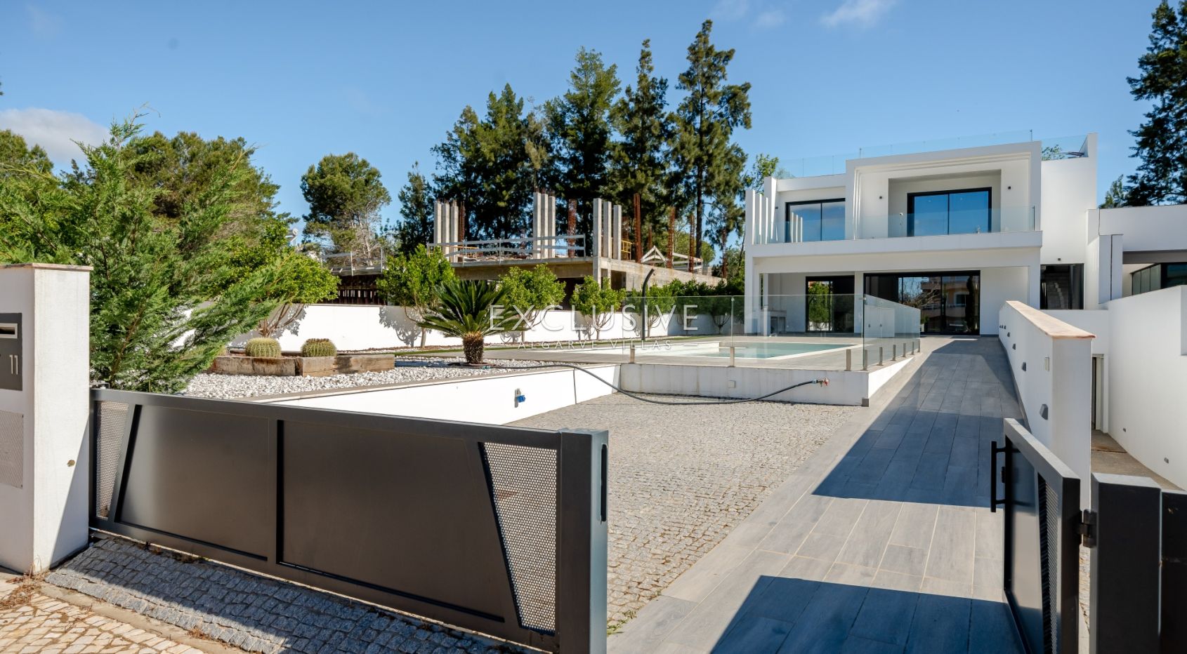 Buy a Brand New 3 Bedroom Modern Villa in Well-Sought After Vilamoura
