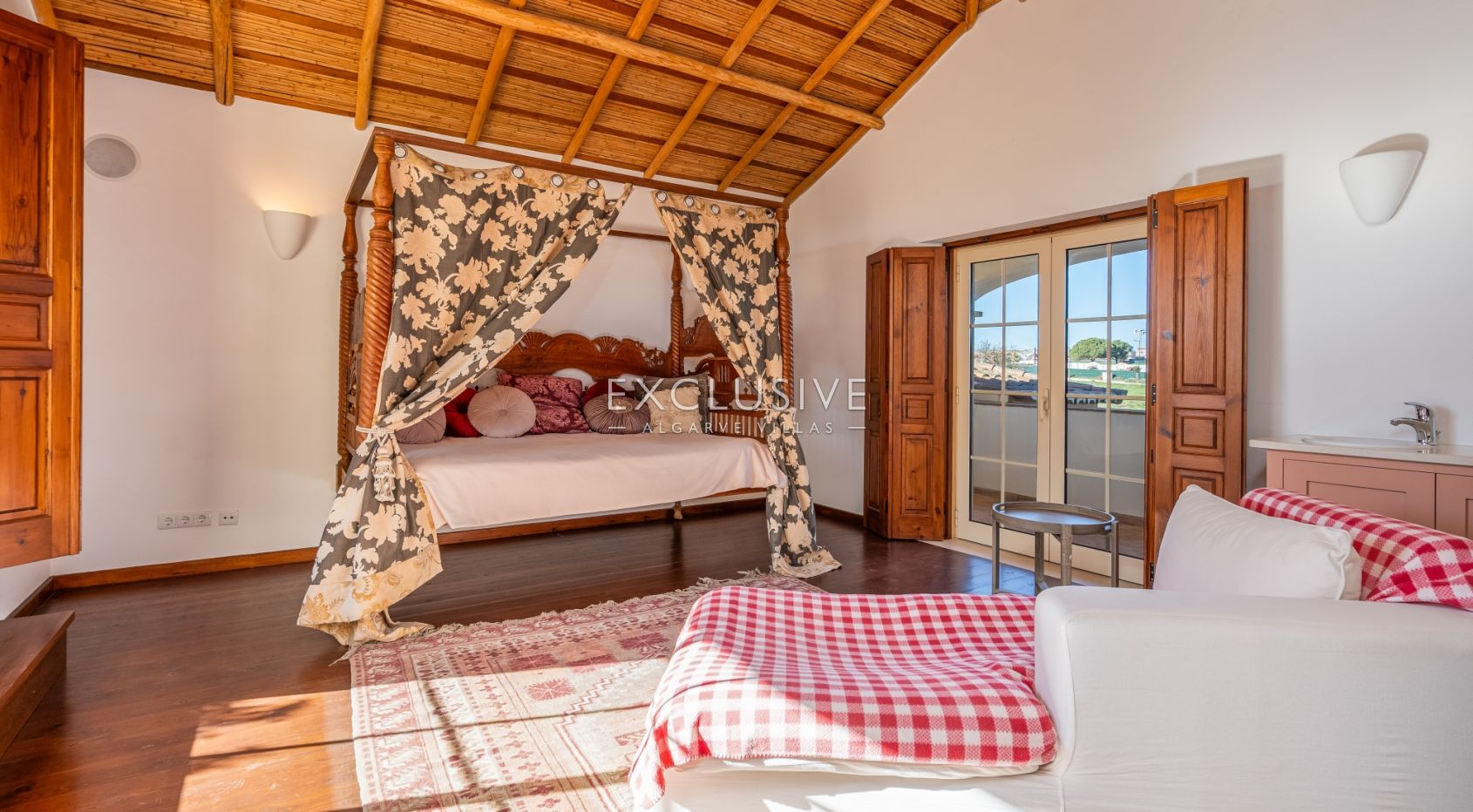 Exquisite Luxury Estate with Sea Views in Lagos near beaches and golf course in Algarve