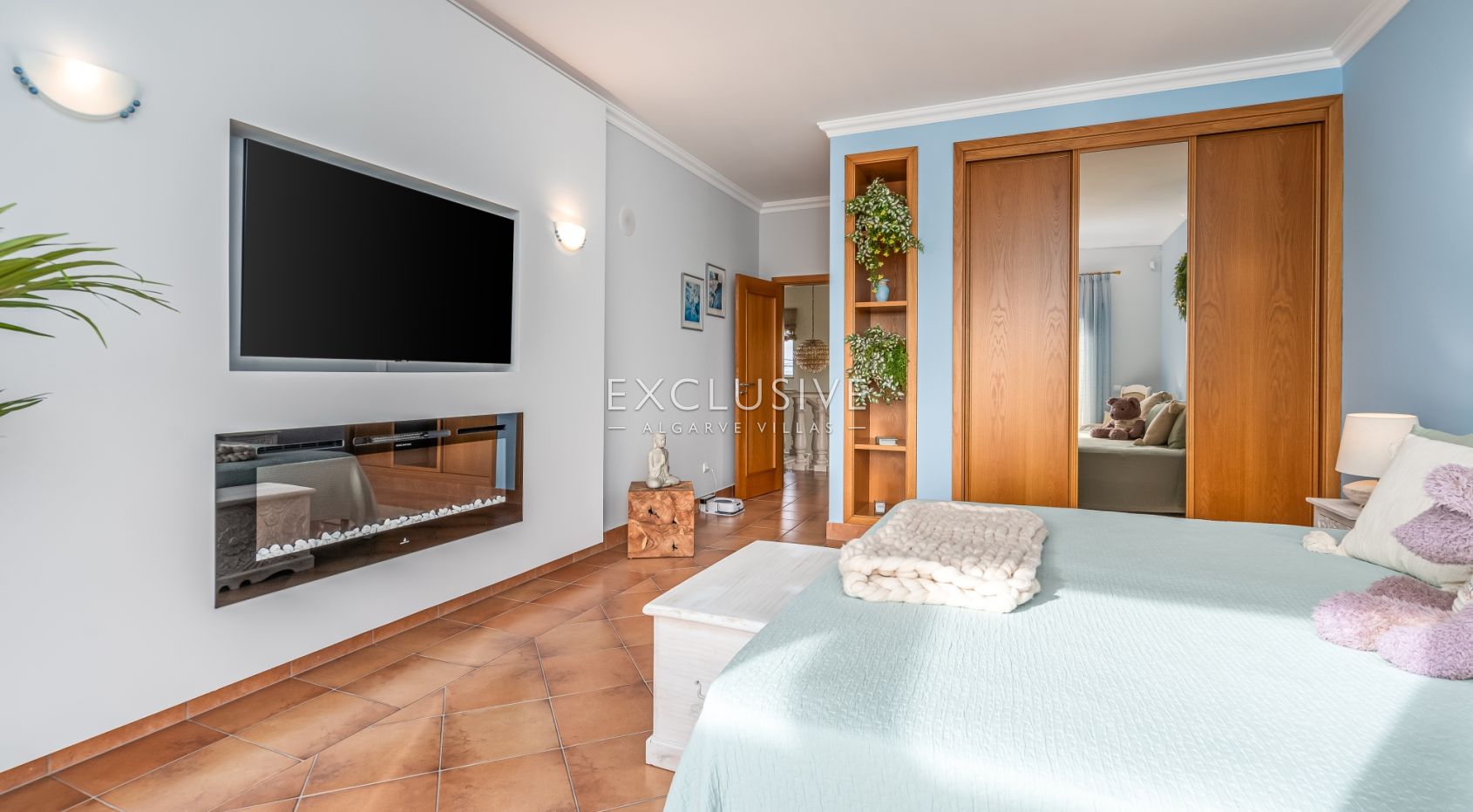 3 + 2 bedroom villa with stunning views in Lagos, Algarve