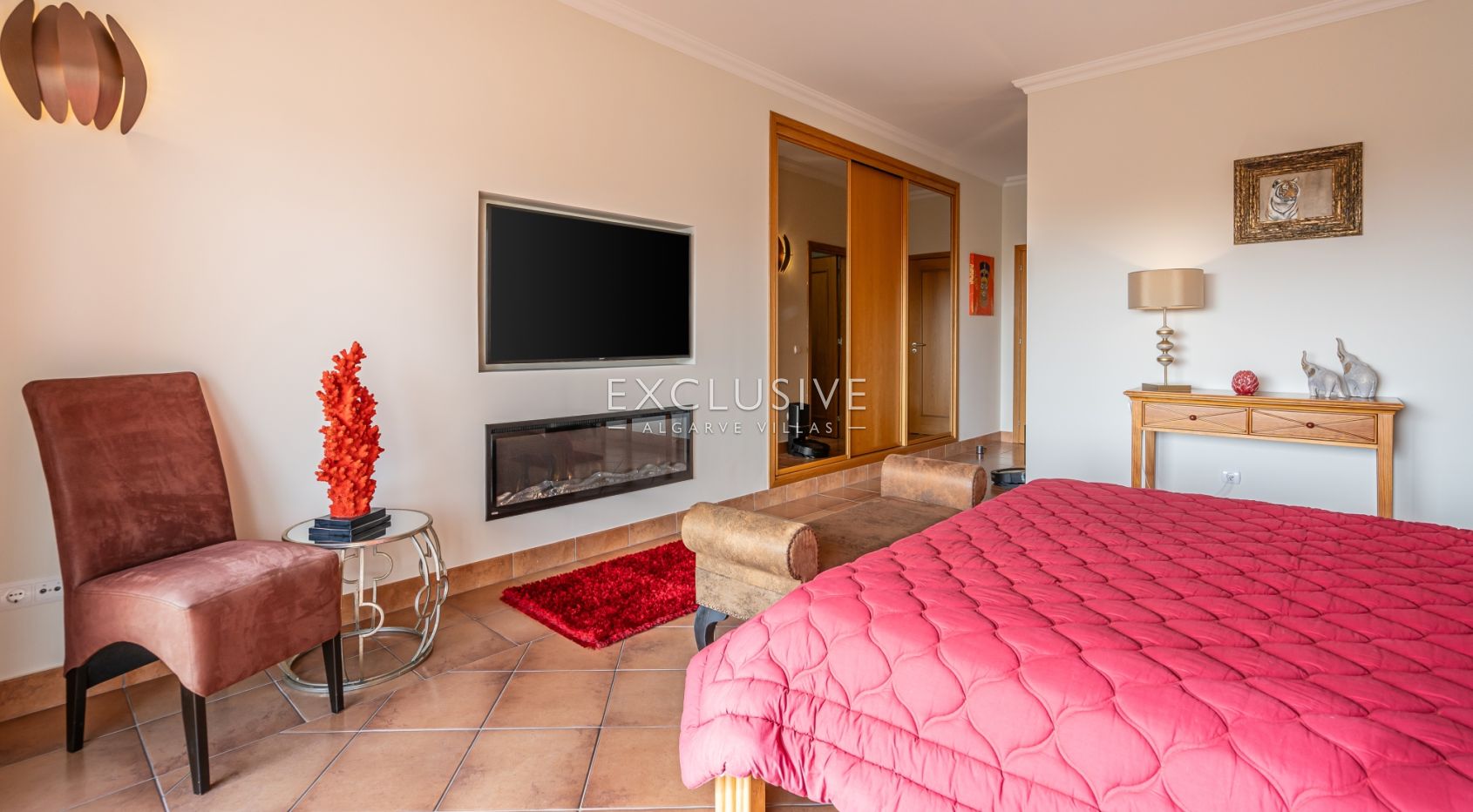 3 + 2 bedroom villa with stunning views in Lagos, Algarve