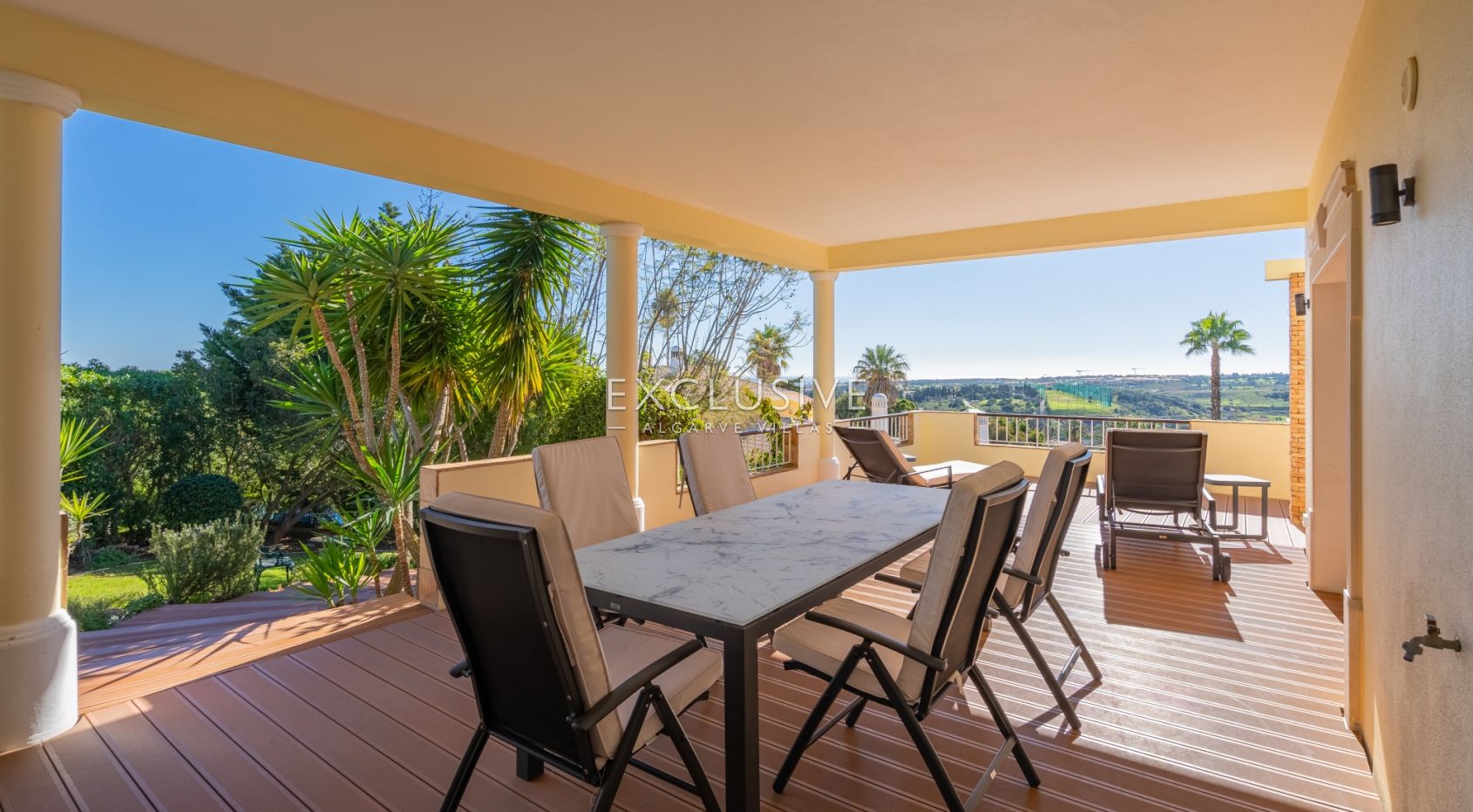 3 + 2 bedroom villa with stunning views in Lagos, Algarve