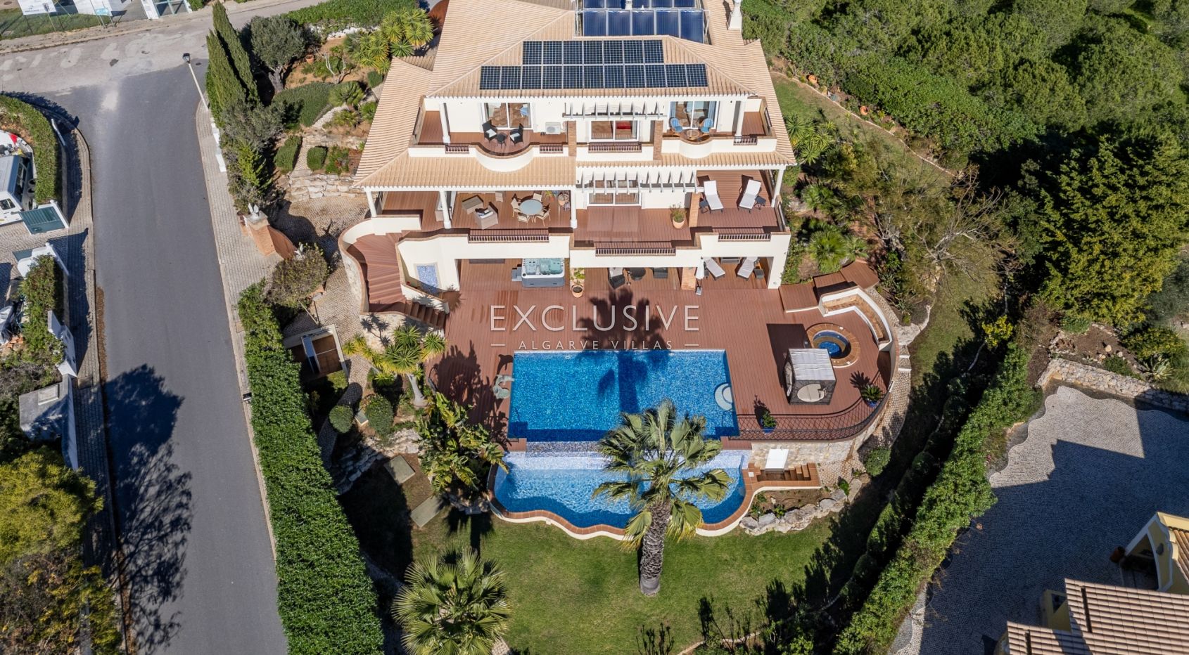 3 + 2 bedroom villa with stunning views in Lagos, Algarve