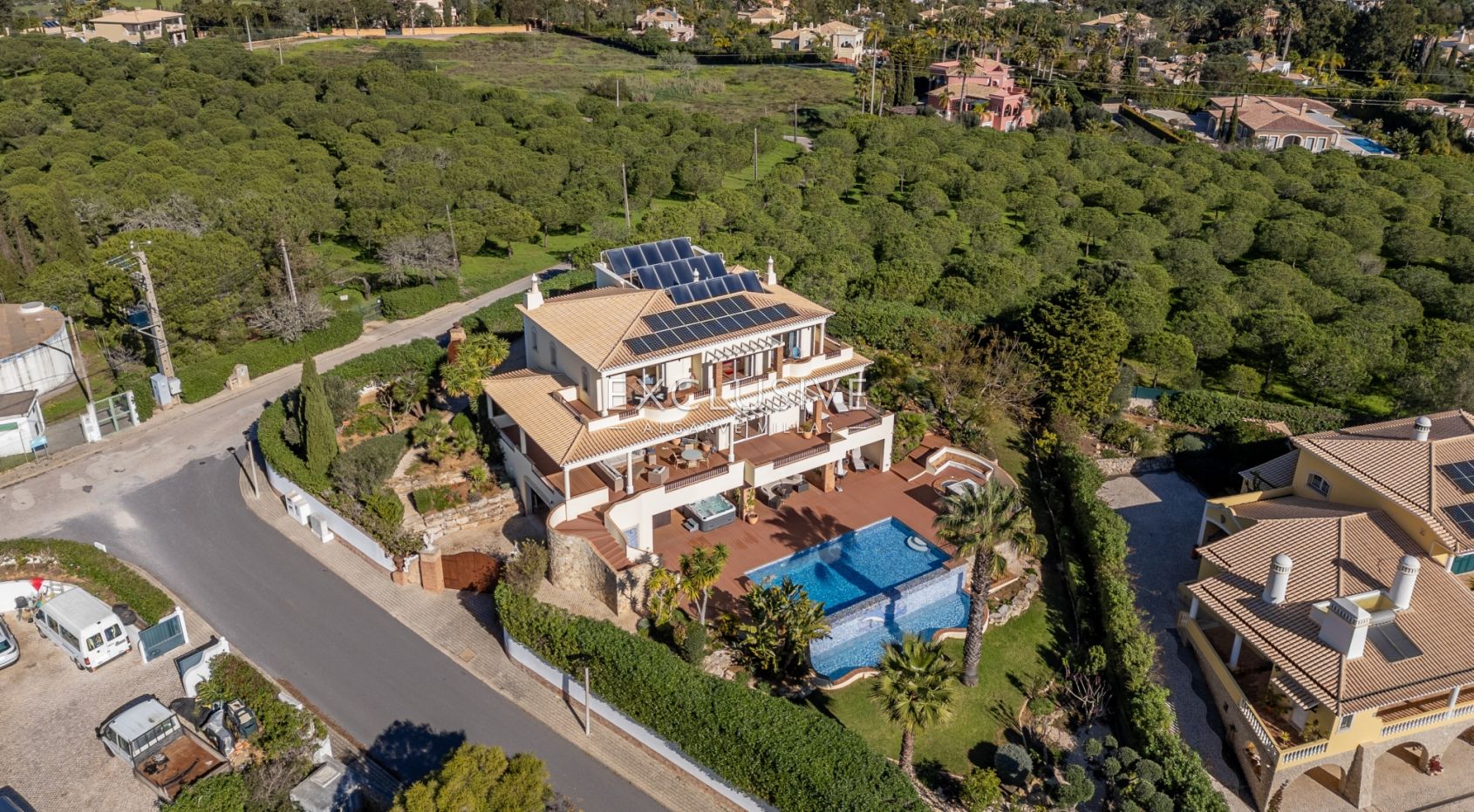3 + 2 bedroom villa with stunning views in Lagos, Algarve