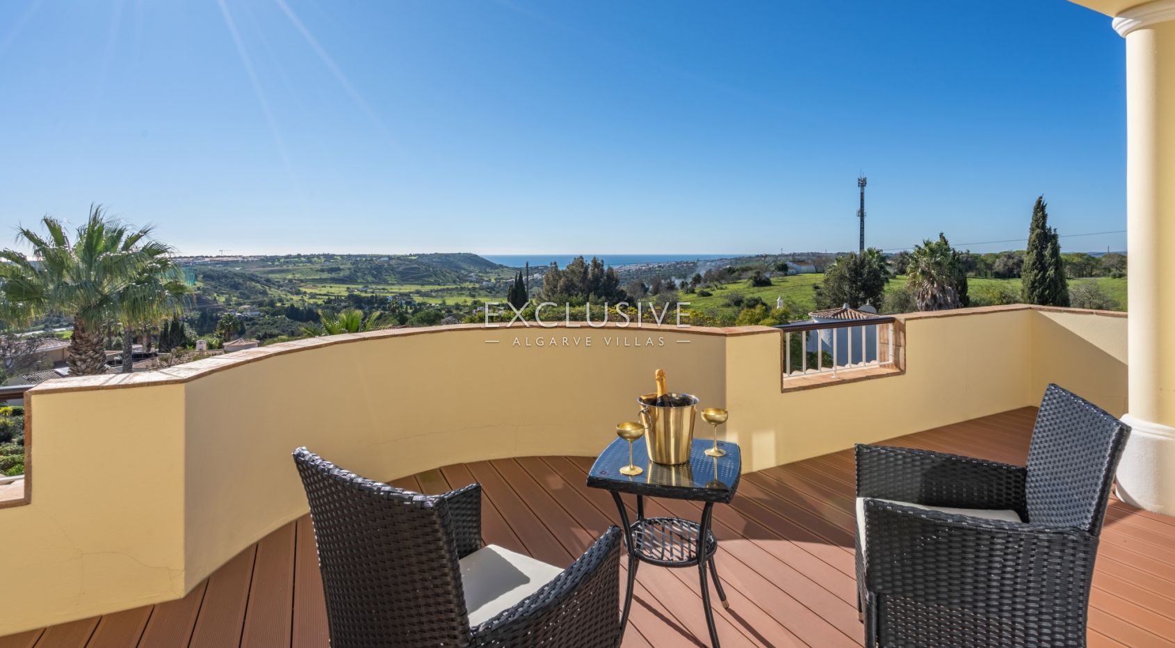 3 + 2 bedroom villa with stunning views in Lagos, Algarve