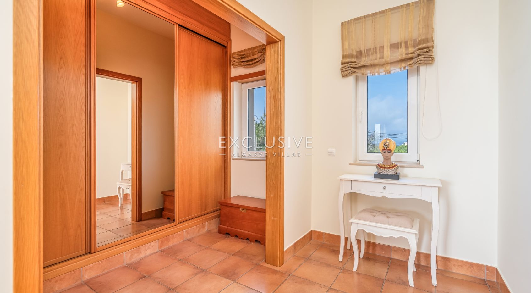 3 + 2 bedroom villa with stunning views in Lagos, Algarve