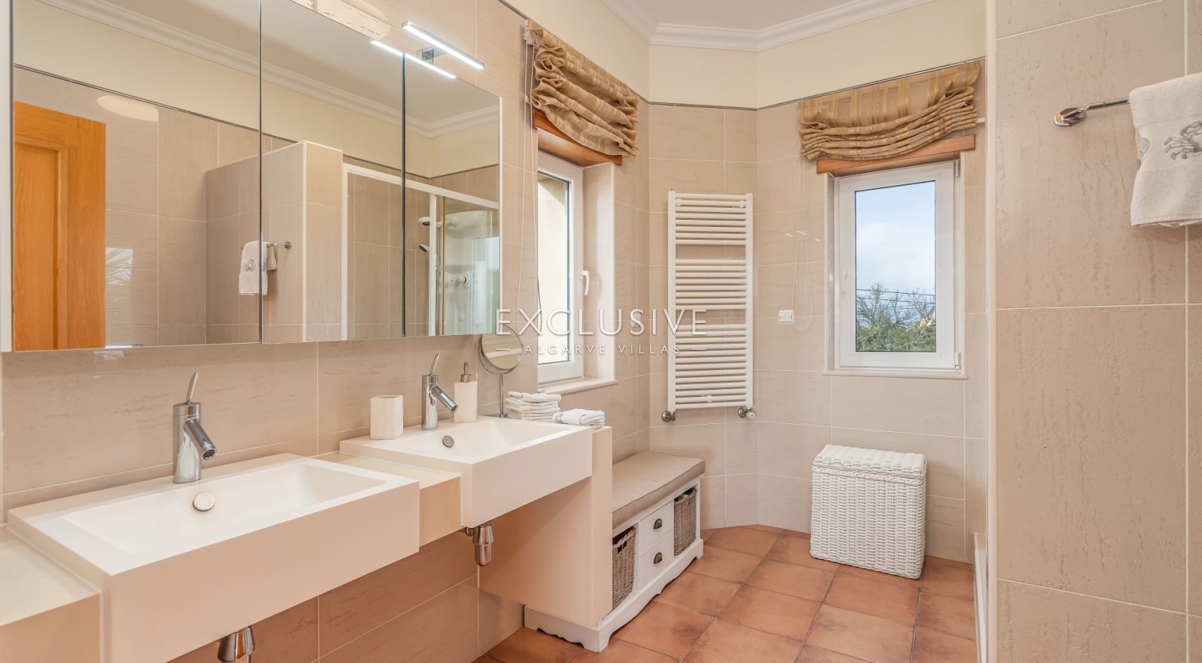 3 + 2 bedroom villa with stunning views in Lagos, Algarve