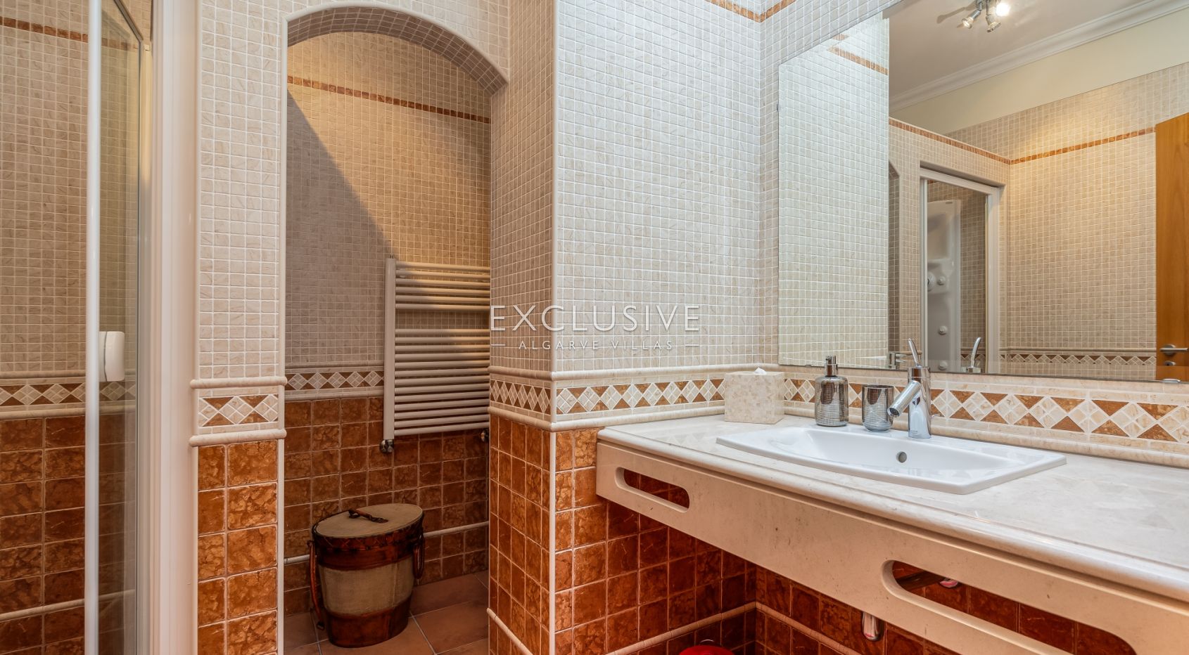 3 + 2 bedroom villa with stunning views in Lagos, Algarve