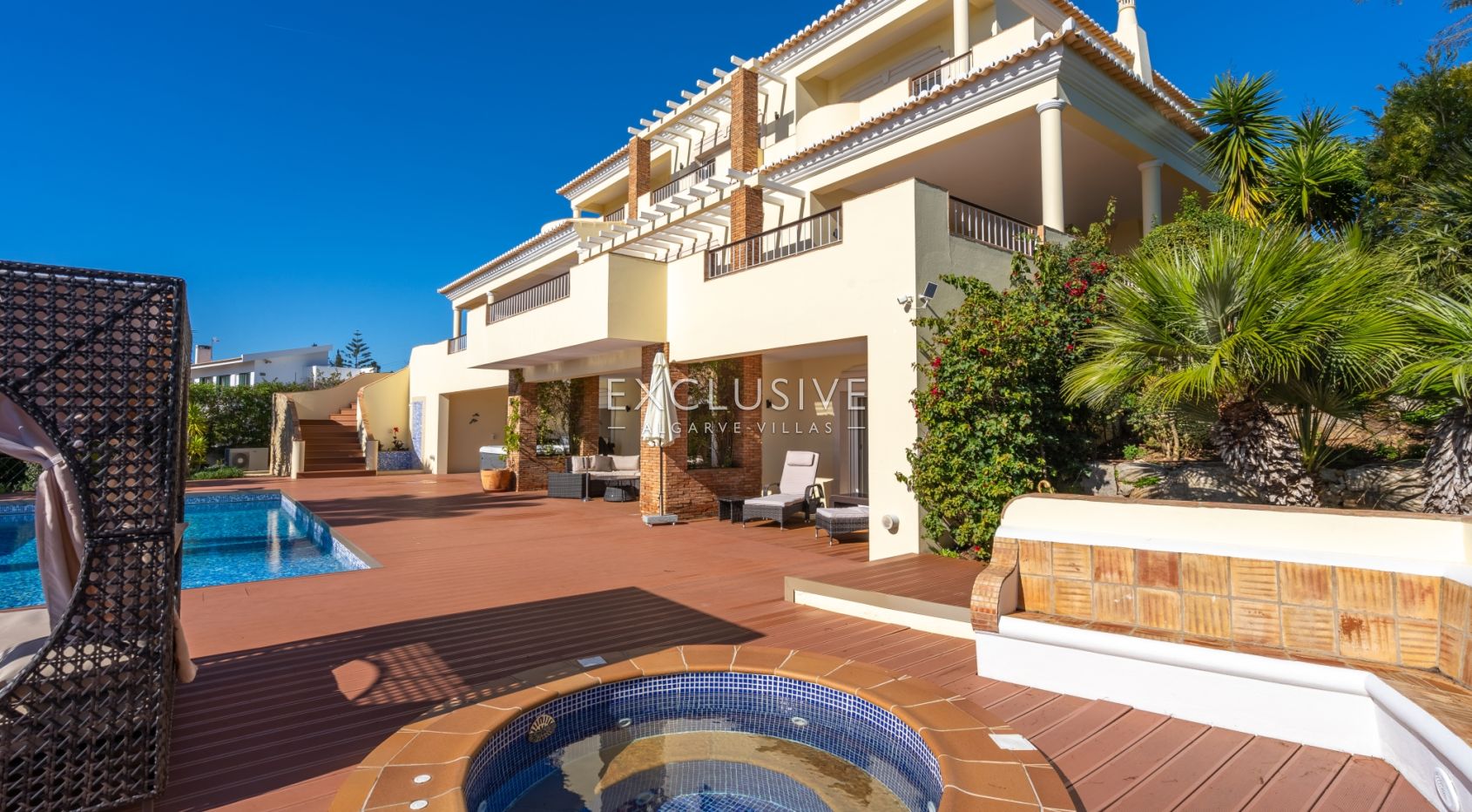 3 + 2 bedroom villa with stunning views in Lagos, Algarve