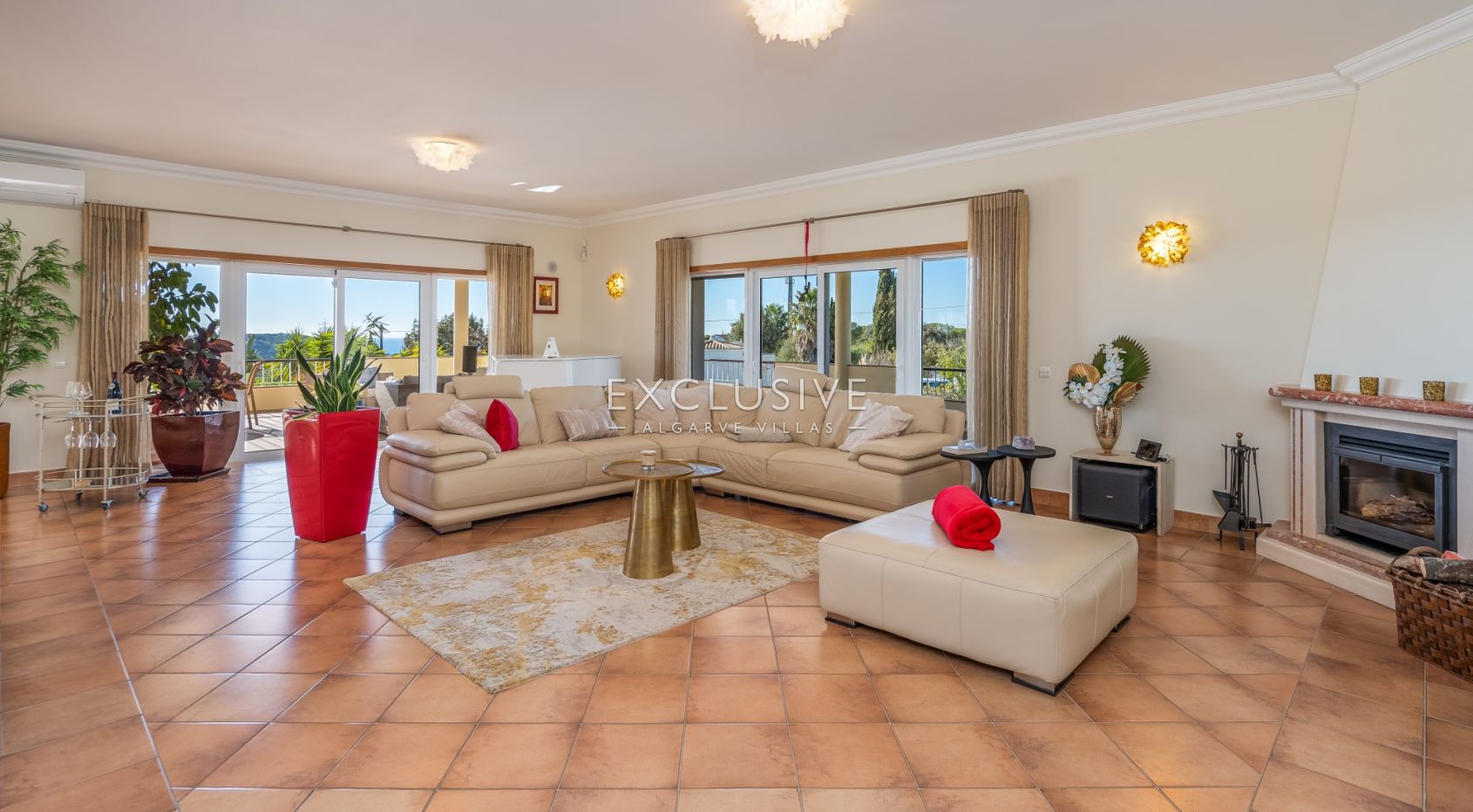 3 + 2 bedroom villa with stunning views in Lagos, Algarve