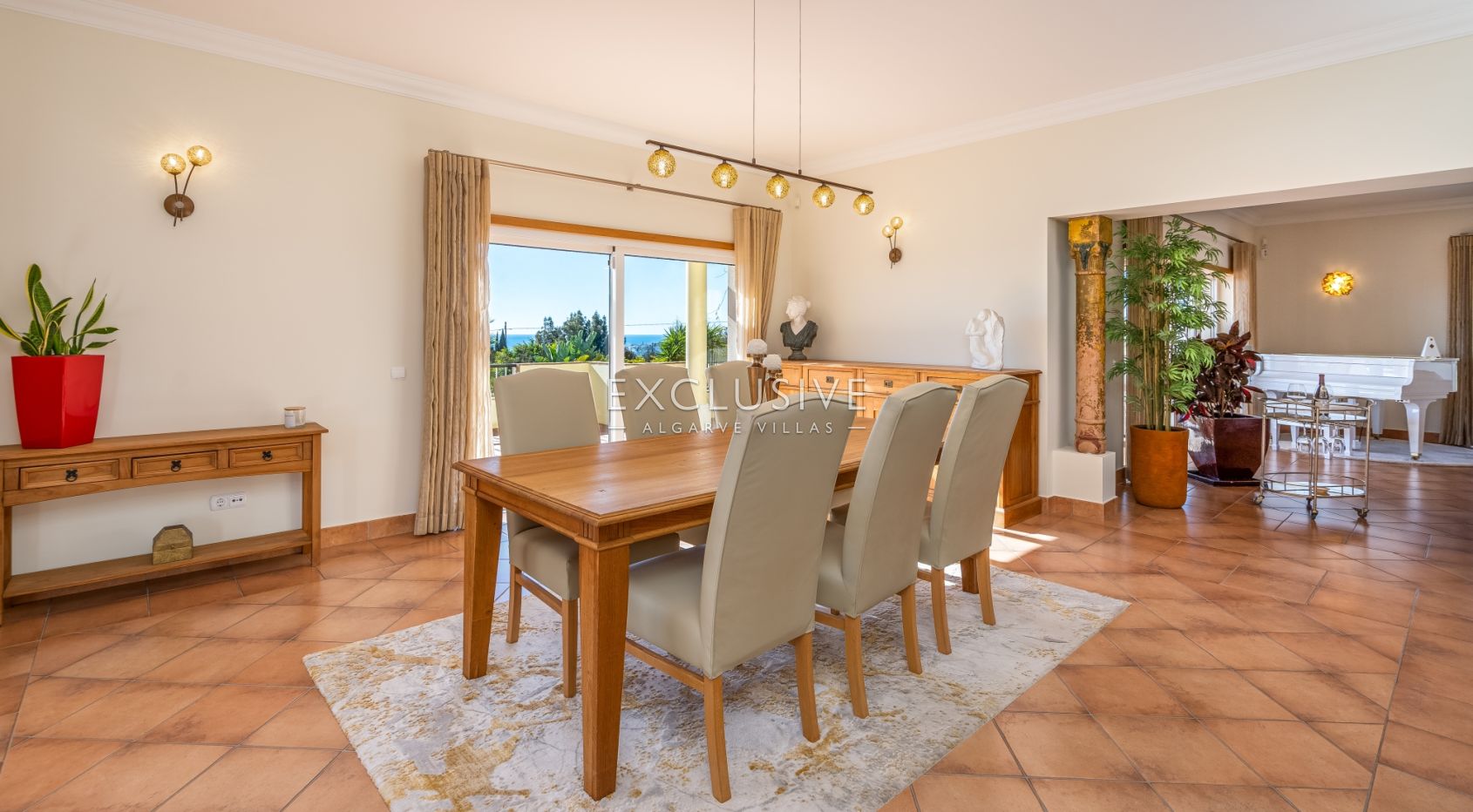 3 + 2 bedroom villa with stunning views in Lagos, Algarve