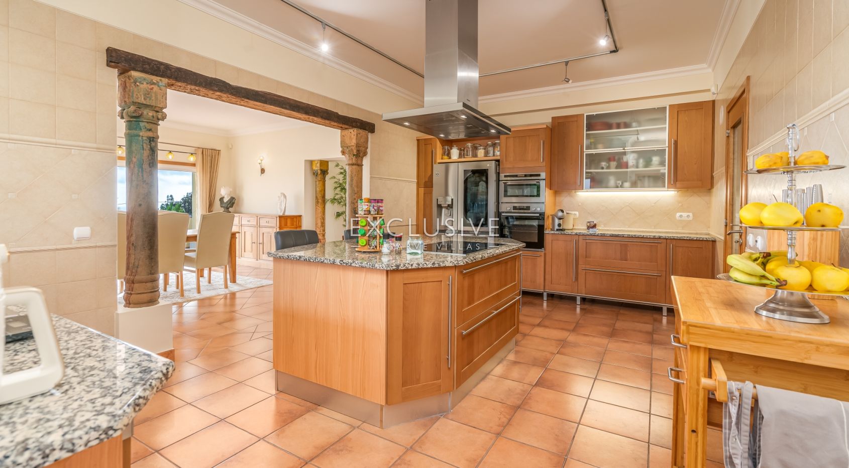 3 + 2 bedroom villa with stunning views in Lagos, Algarve