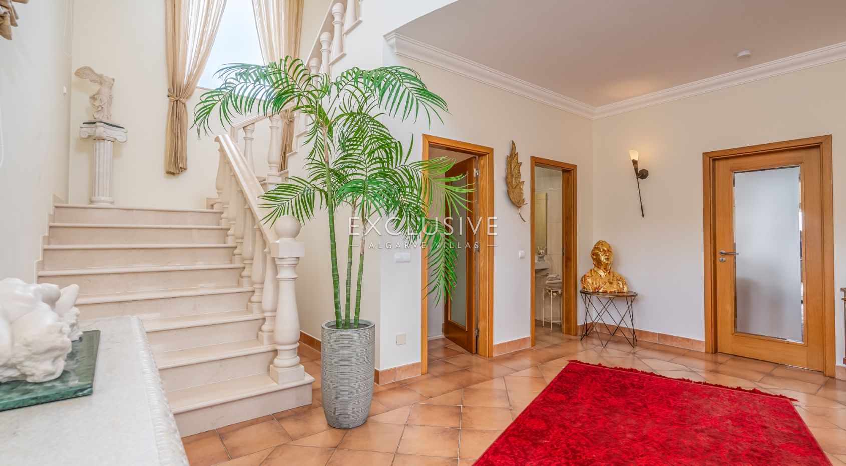 3 + 2 bedroom villa with stunning views in Lagos, Algarve