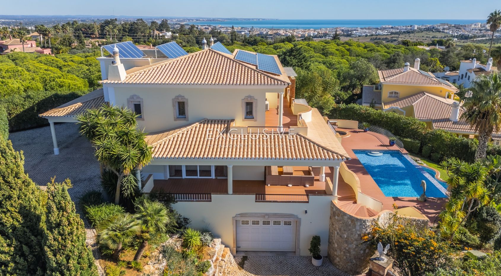 3 + 2 bedroom villa with stunning views in Lagos, Algarve