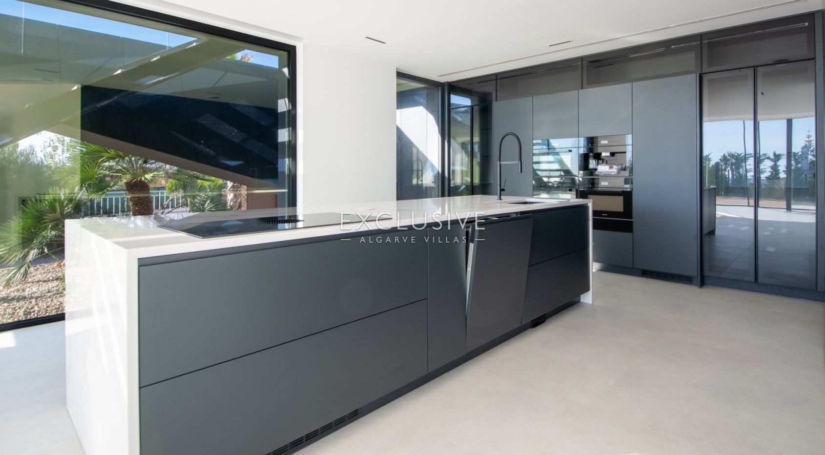 4 bedroom contemporary villa with pool and sea views in Carvoeiro, Algarve