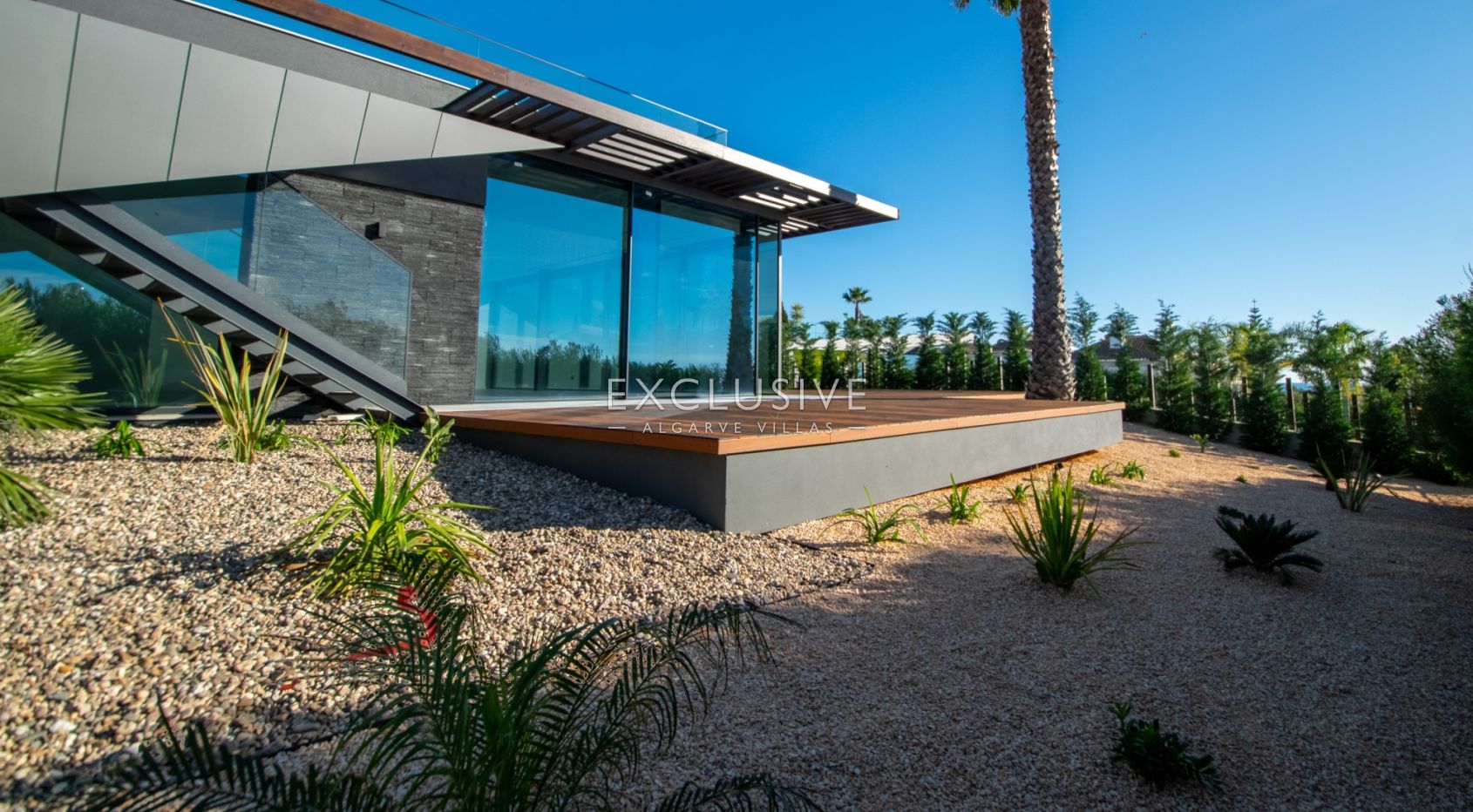 4 bedroom contemporary villa with pool and sea views in Carvoeiro, Algarve