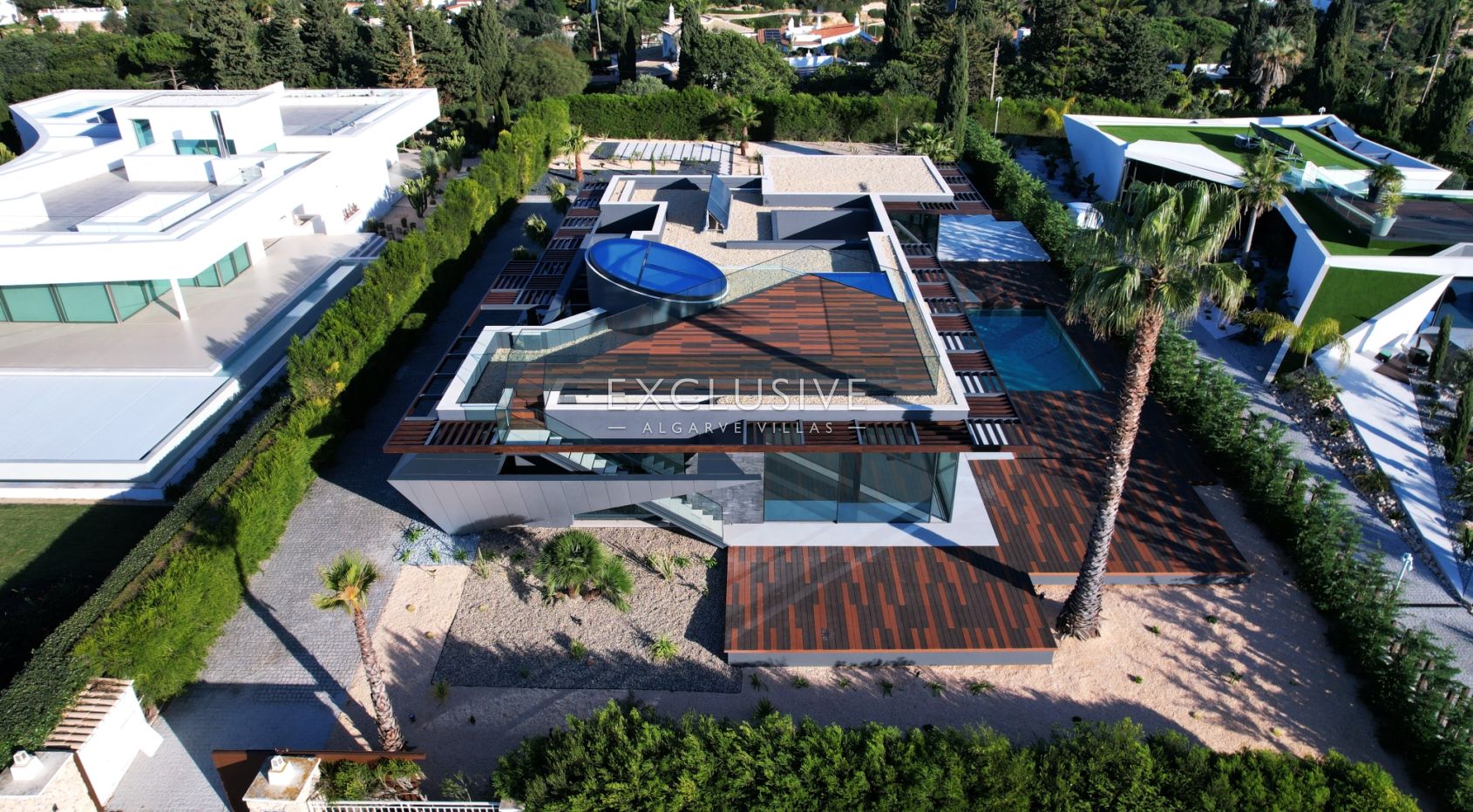 4 bedroom contemporary villa with pool and sea views in Carvoeiro, Algarve