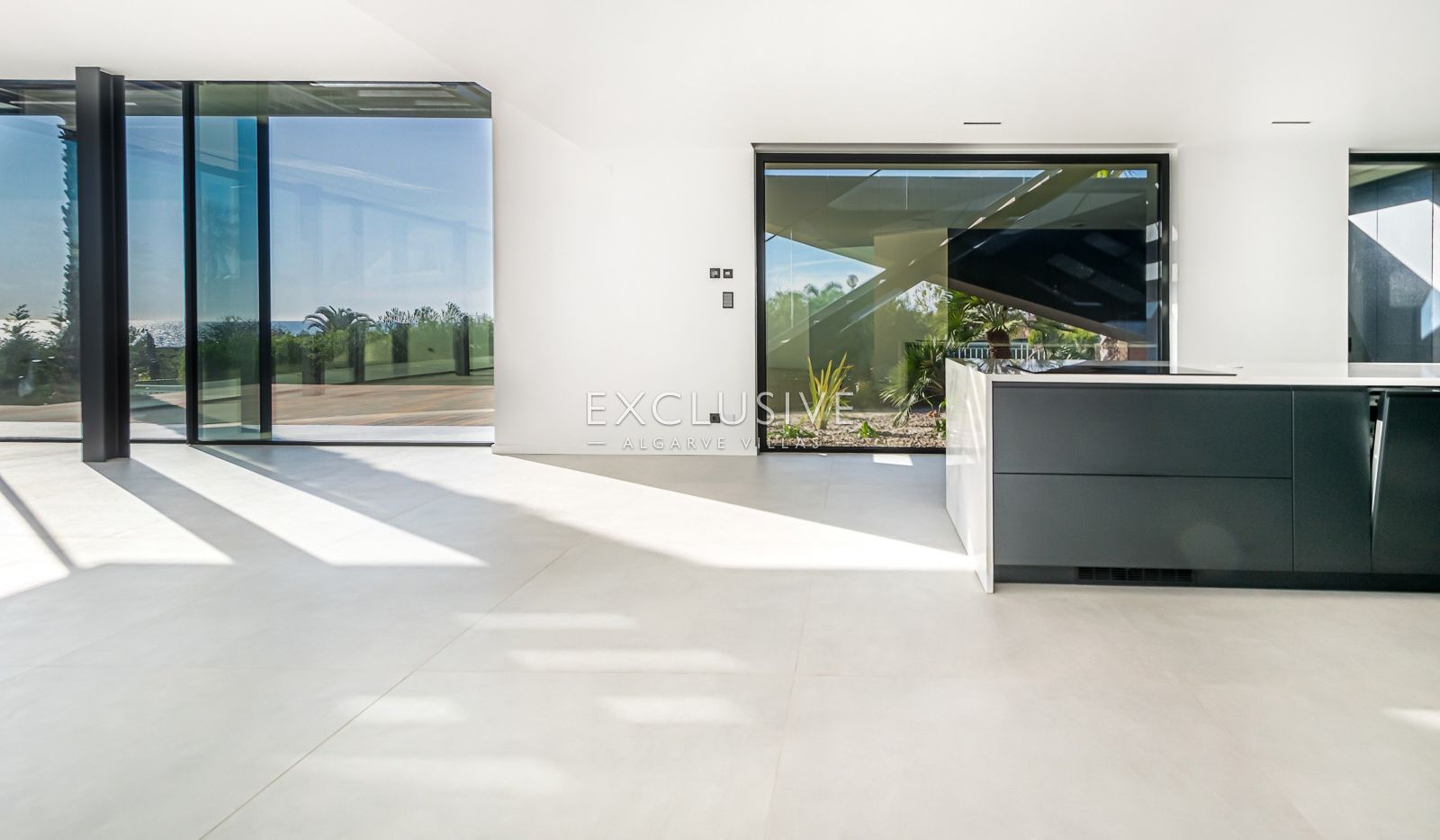 4 bedroom contemporary villa with pool and sea views in Carvoeiro, Algarve
