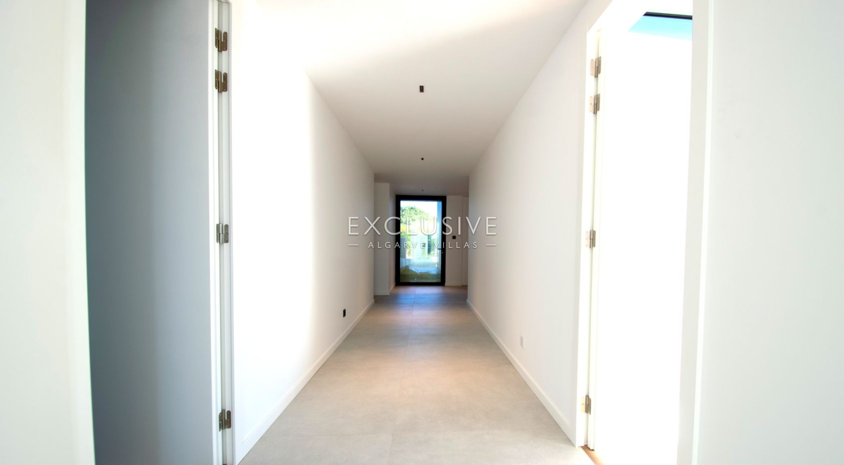 4 bedroom contemporary villa with pool and sea views in Carvoeiro, Algarve
