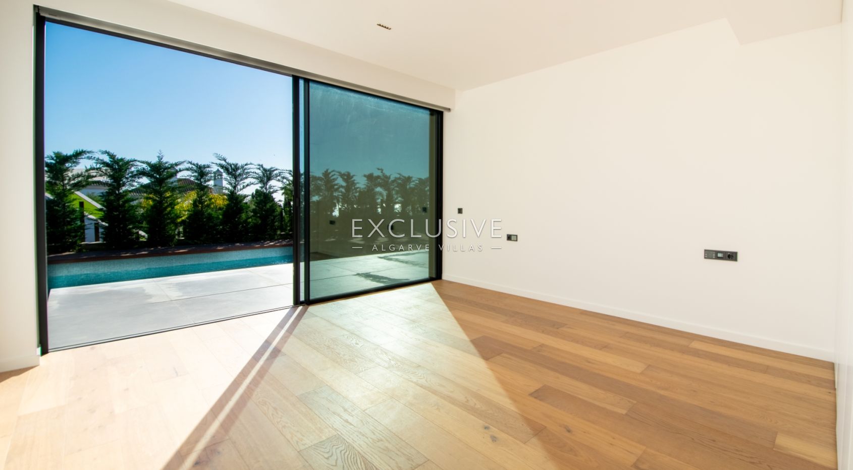 4 bedroom contemporary villa with pool and sea views in Carvoeiro, Algarve