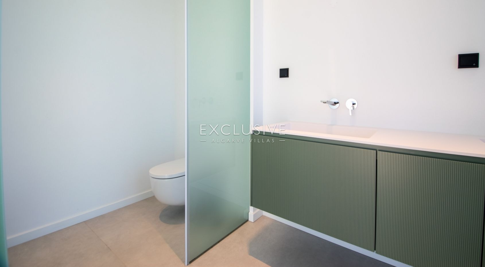 4 bedroom contemporary villa with pool and sea views in Carvoeiro, Algarve