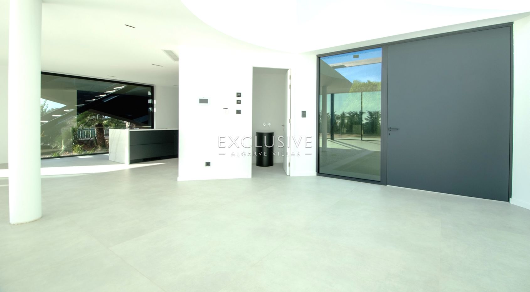 4 bedroom contemporary villa with pool and sea views in Carvoeiro, Algarve