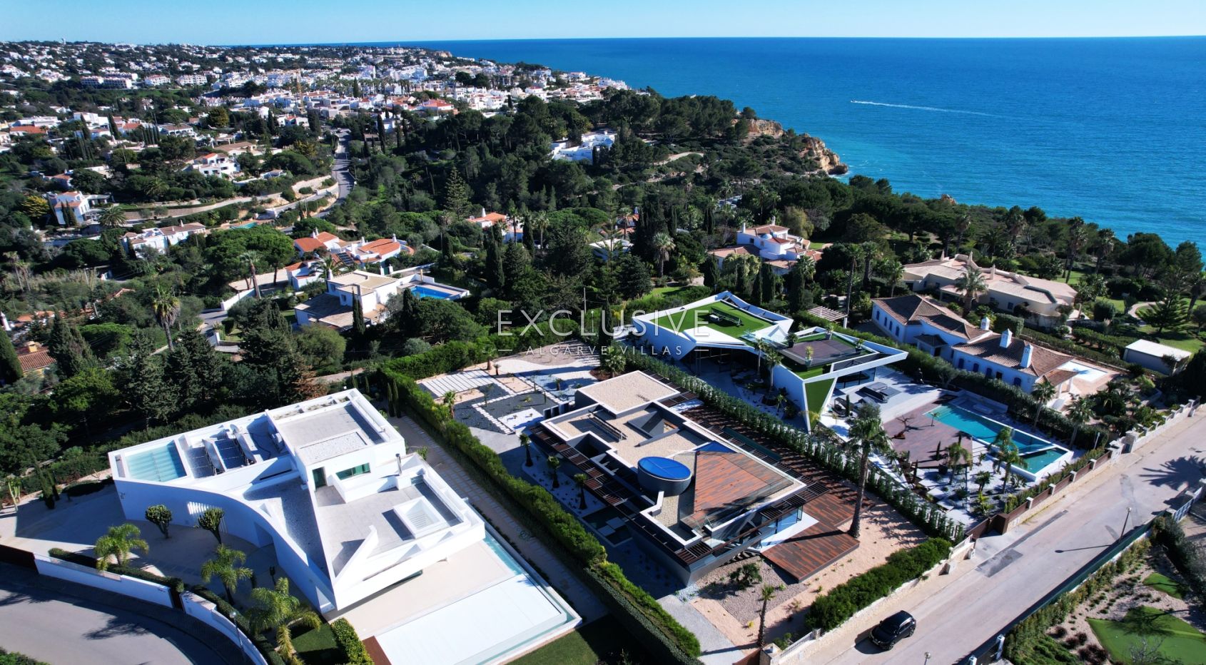4 bedroom contemporary villa with pool and sea views in Carvoeiro, Algarve