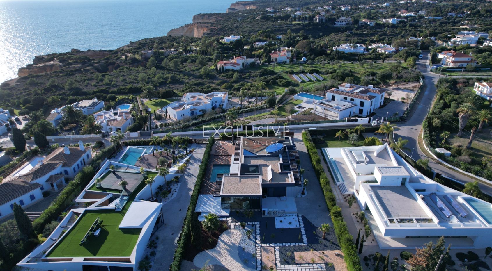 4 bedroom contemporary villa with pool and sea views in Carvoeiro, Algarve