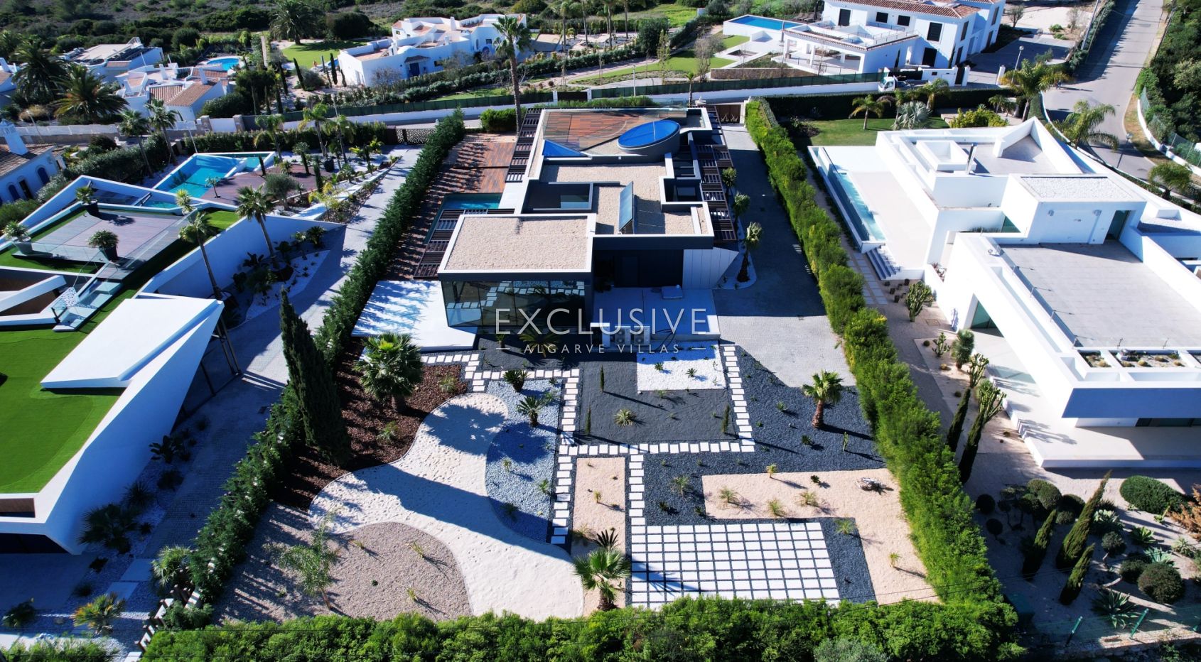 4 bedroom contemporary villa with pool and sea views in Carvoeiro, Algarve