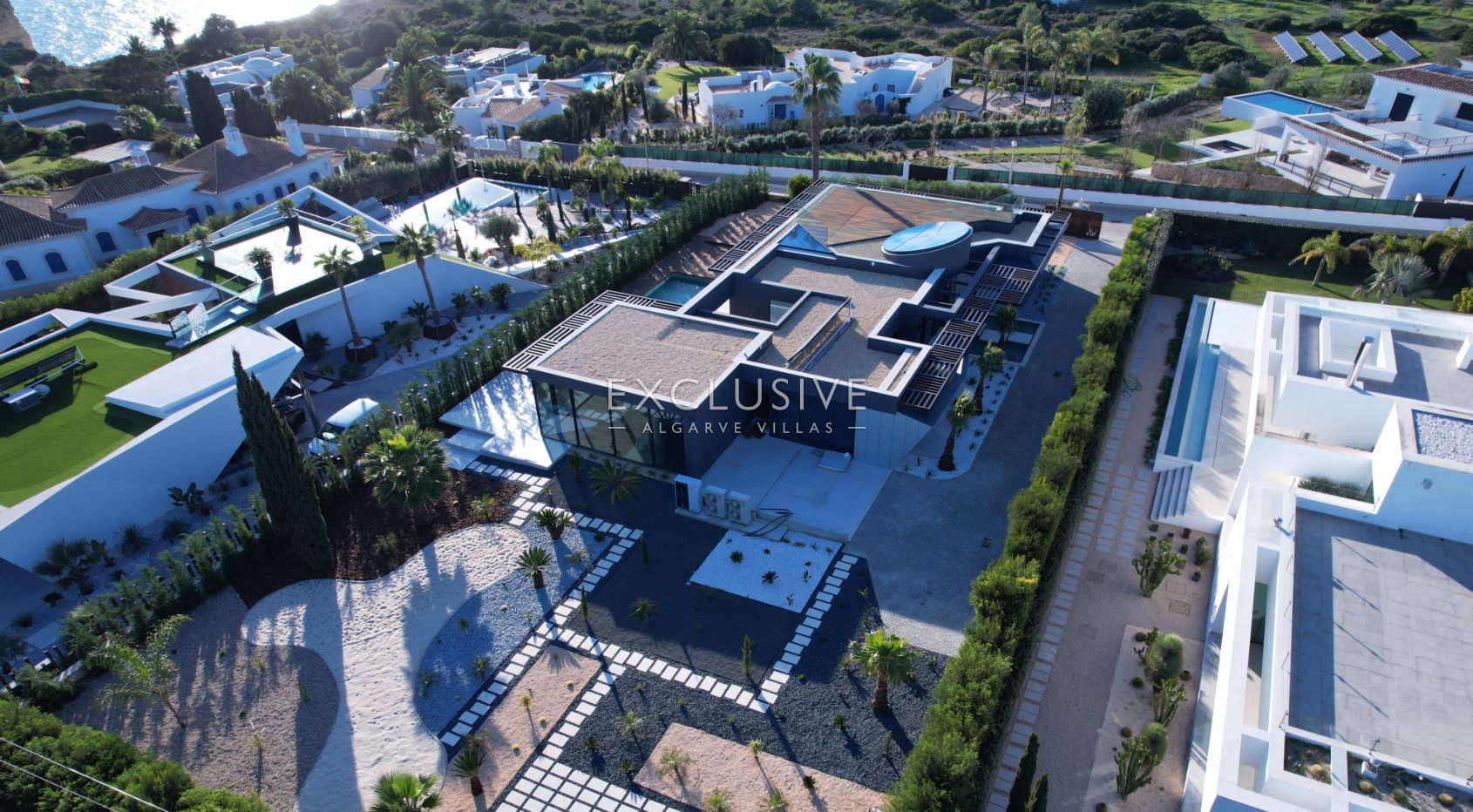 4 bedroom contemporary villa with pool and sea views in Carvoeiro, Algarve