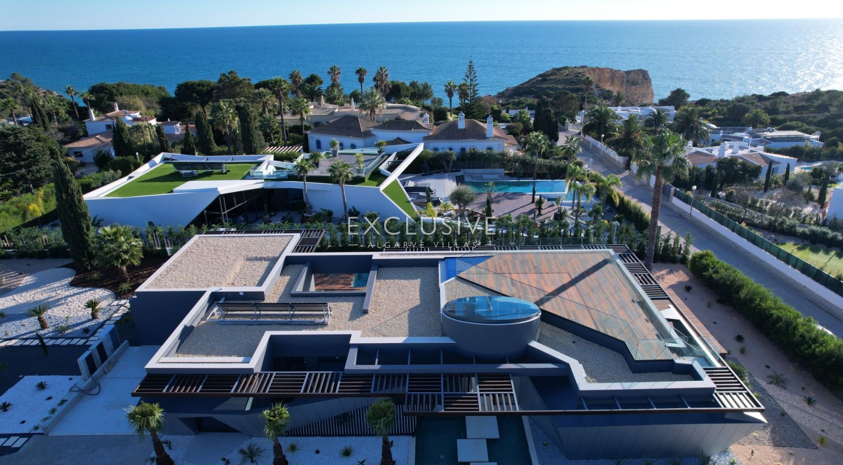 4 bedroom contemporary villa with pool and sea views in Carvoeiro, Algarve
