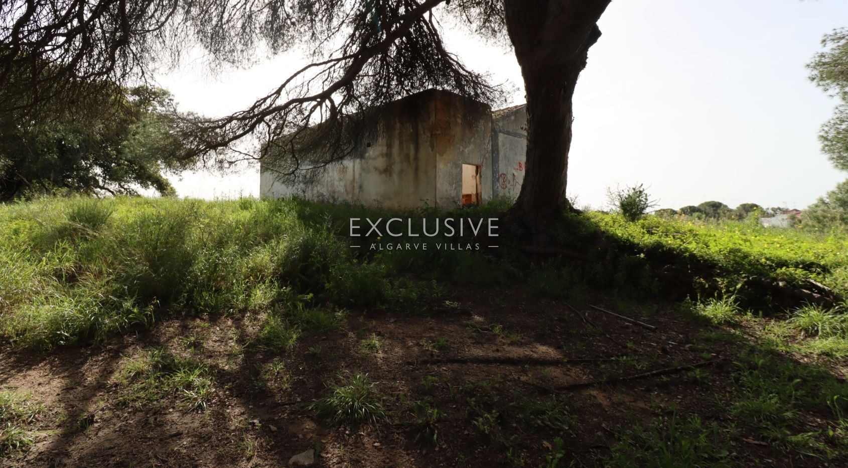 Large plot for construction with approved project, Lagoa, Algarve