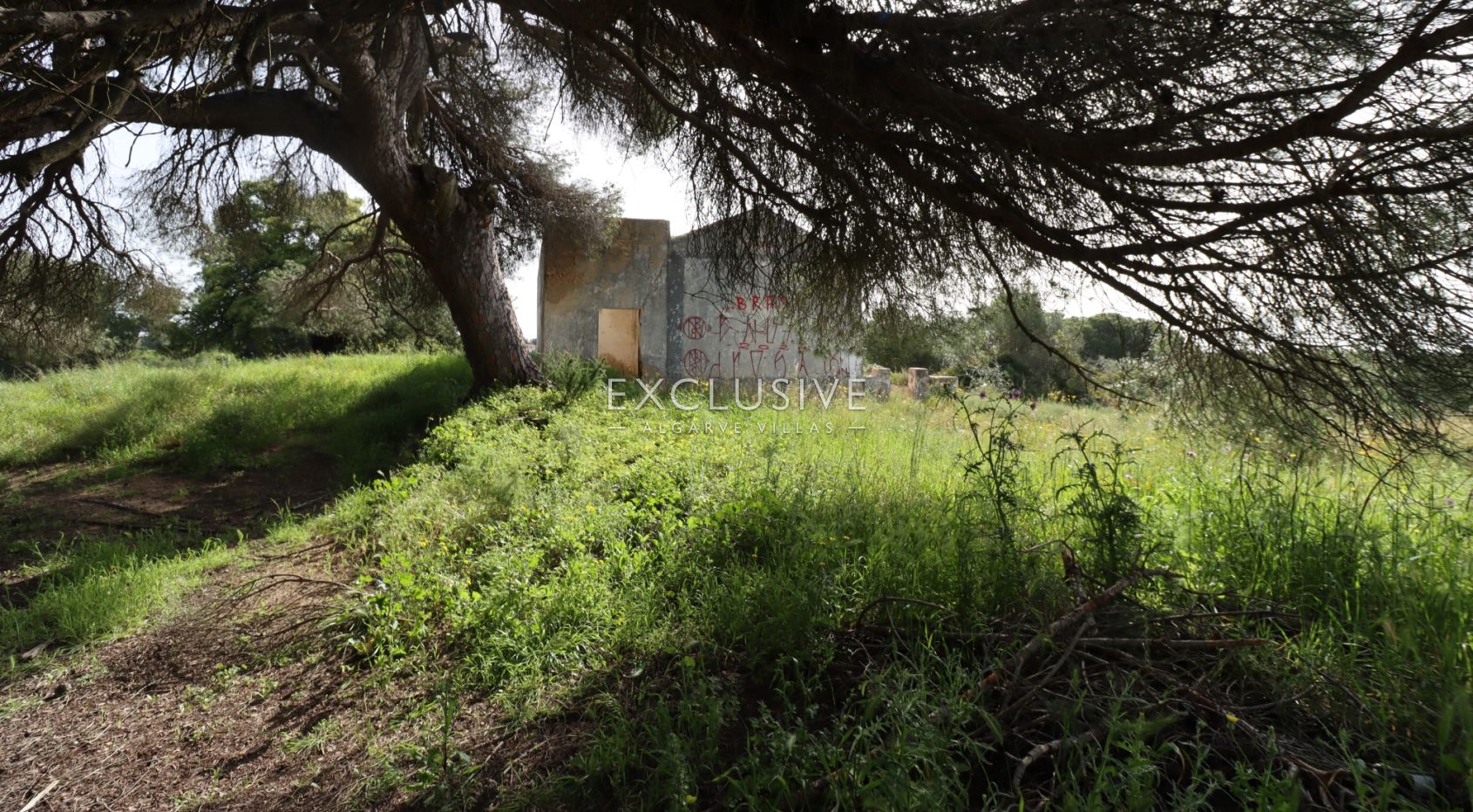 Large plot for construction with approved project, Lagoa, Algarve