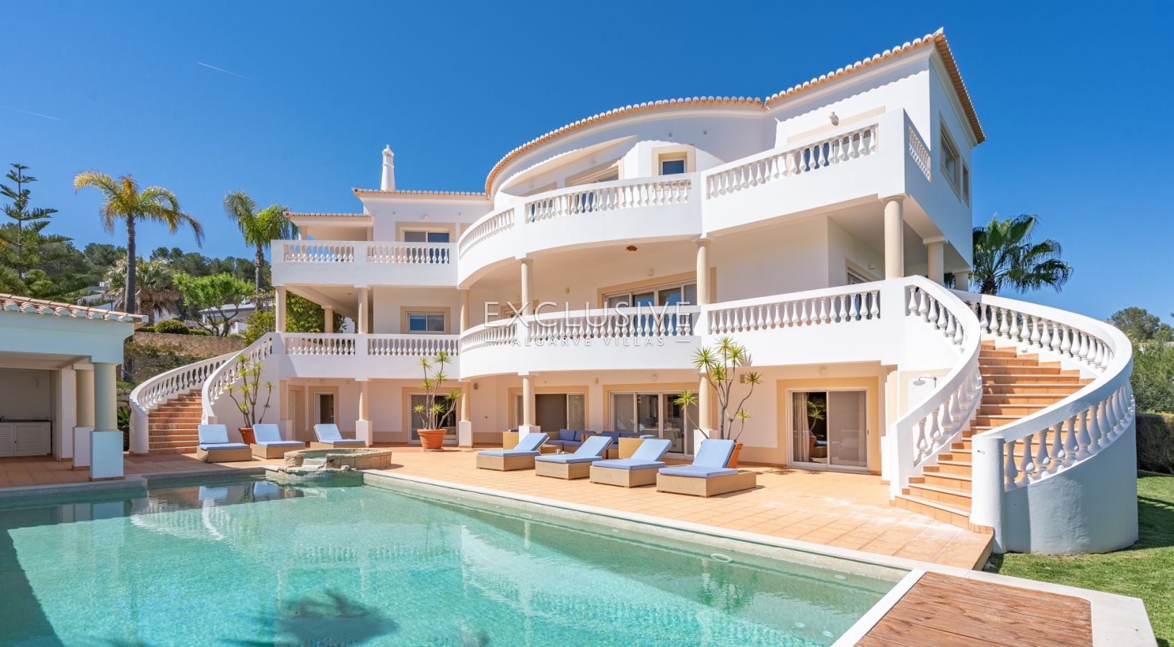 Luxury Coastal Villa with Panoramic Views in Western Algarve Natural Park