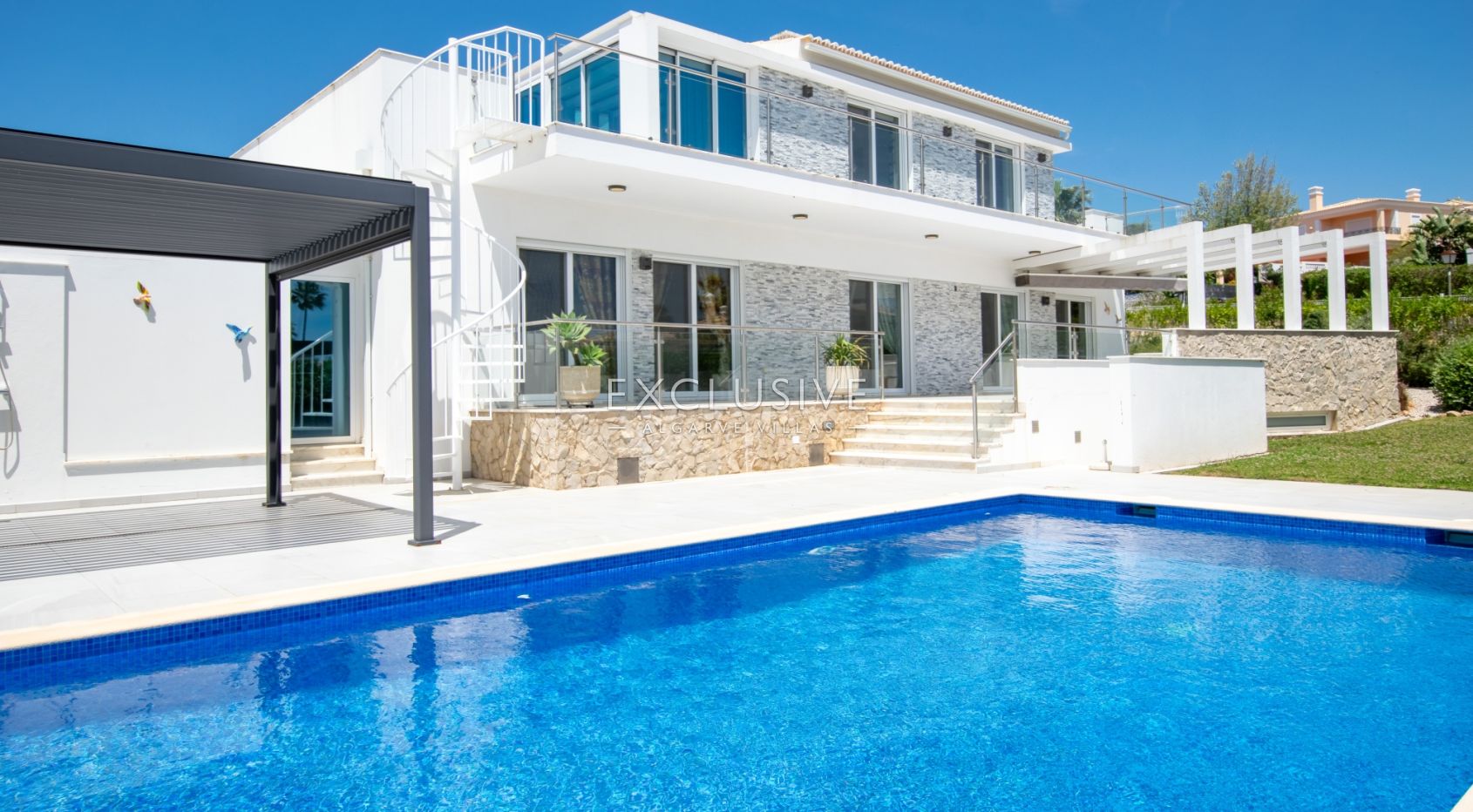 Buy Property in Carvoeiro - Luxury 4 bedroom villa with pool with sea views, Algarve