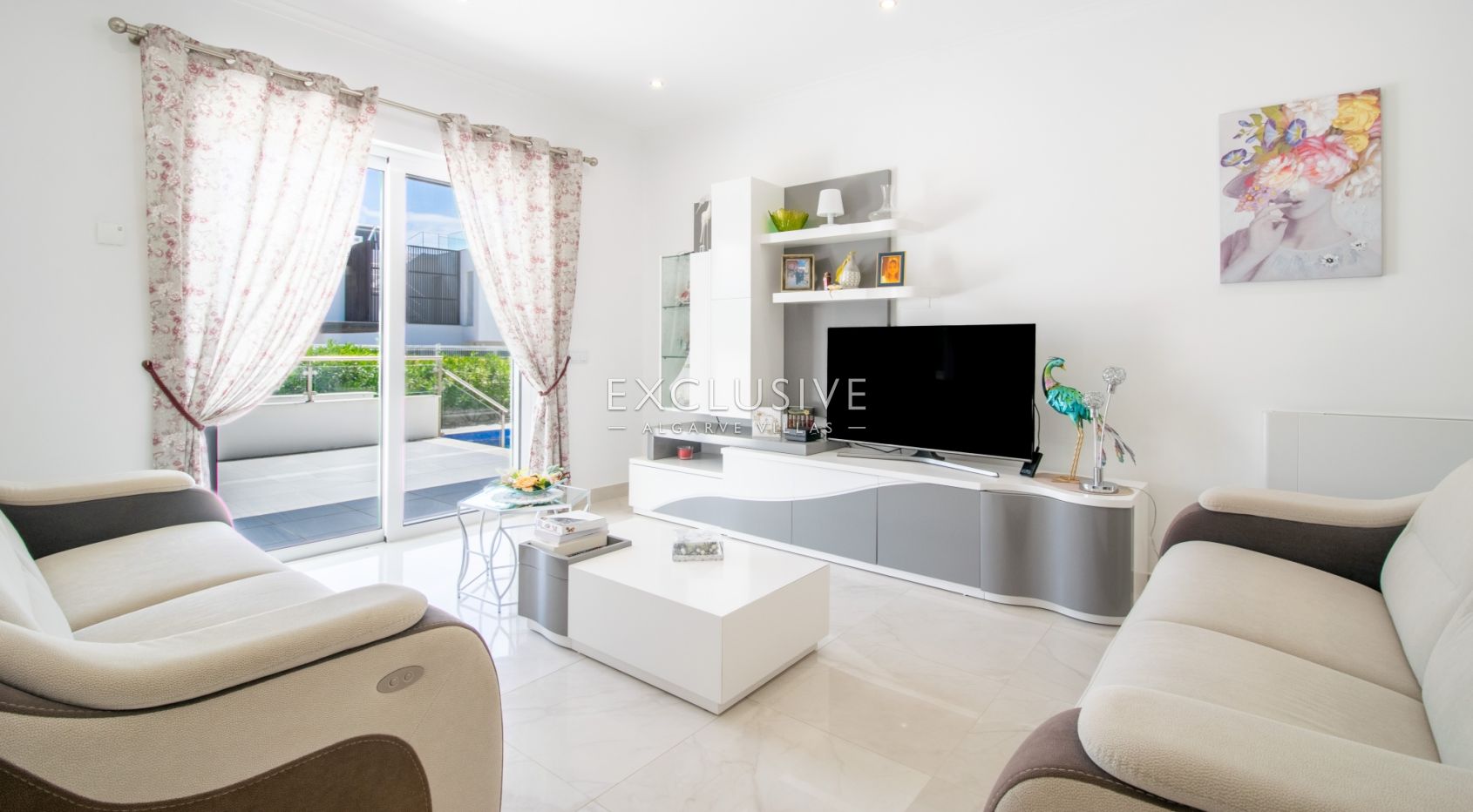 Buy Property in Carvoeiro - Luxury 4 bedroom villa with pool with sea views, Algarve