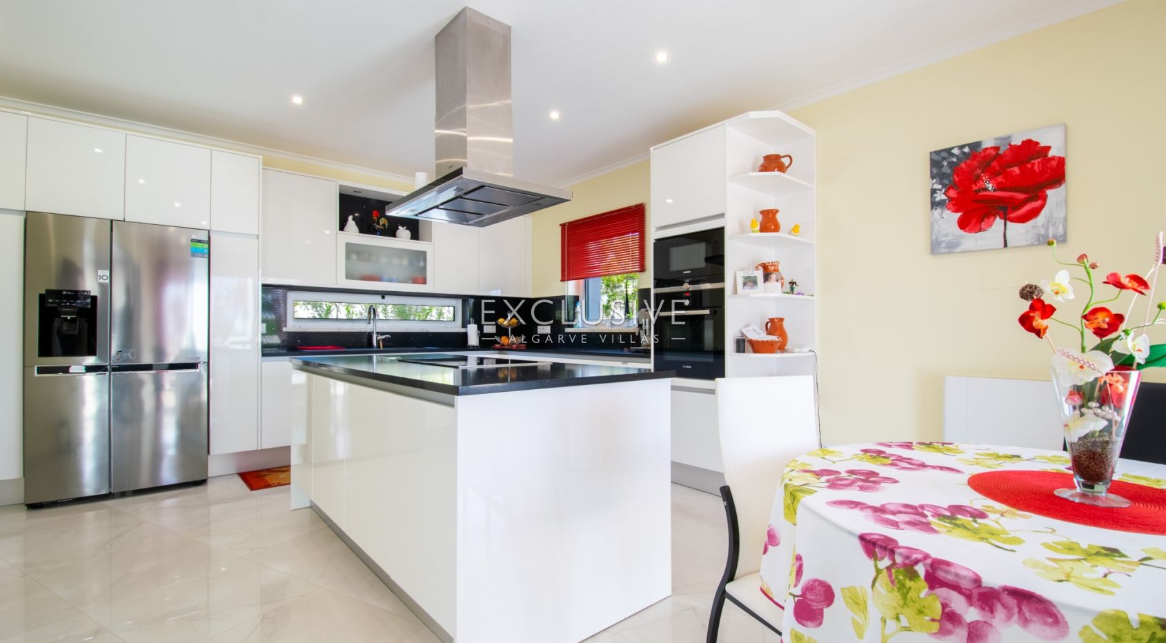 Buy Property in Carvoeiro - Luxury 4 bedroom villa with pool with sea views, Algarve