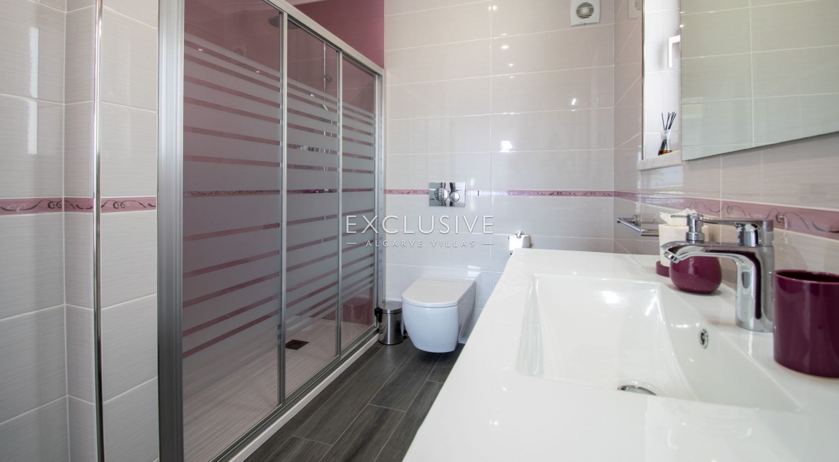 Buy Property in Carvoeiro - Luxury 4 bedroom villa with pool with sea views, Algarve