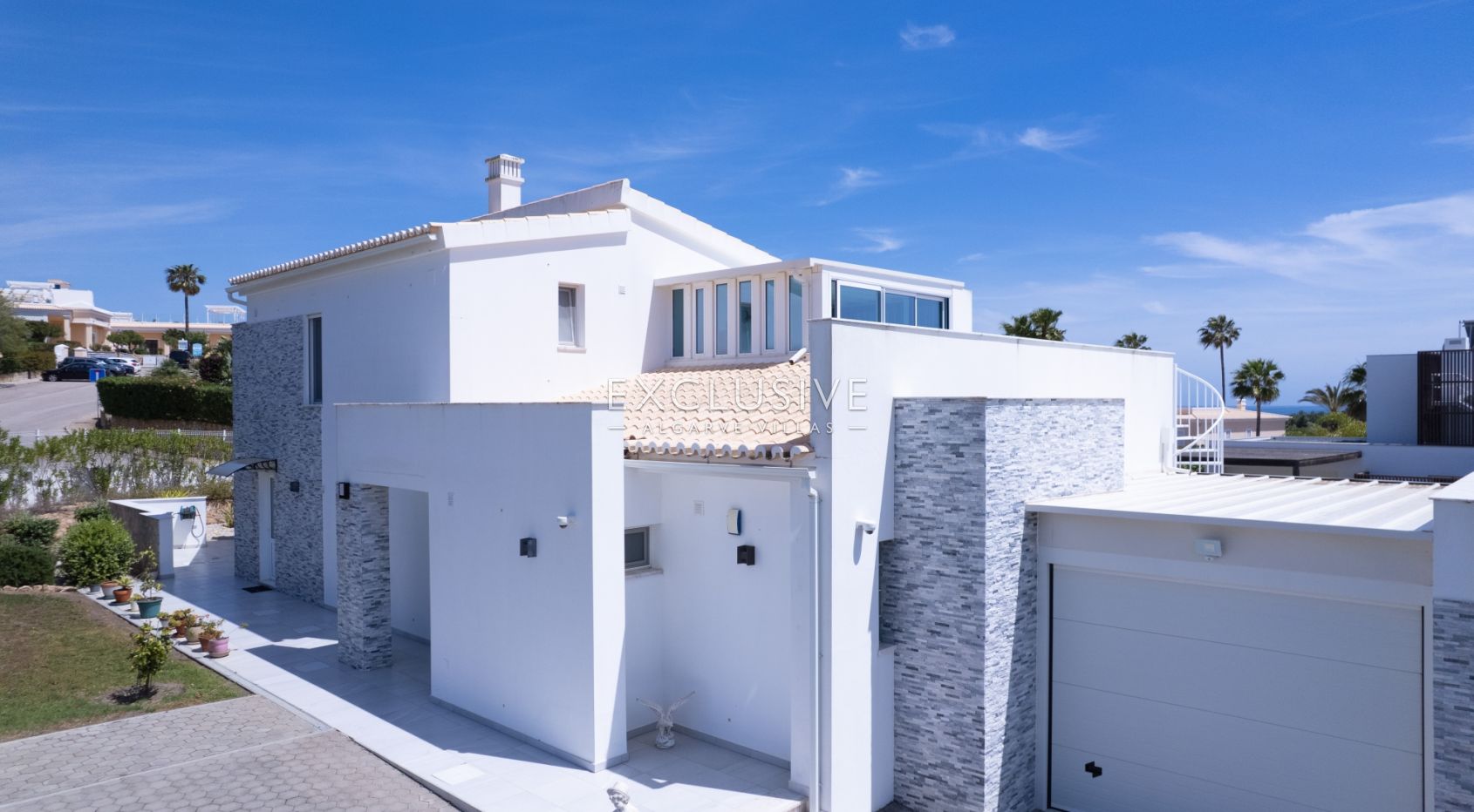 Buy Property in Carvoeiro - Luxury 4 bedroom villa with pool with sea views, Algarve