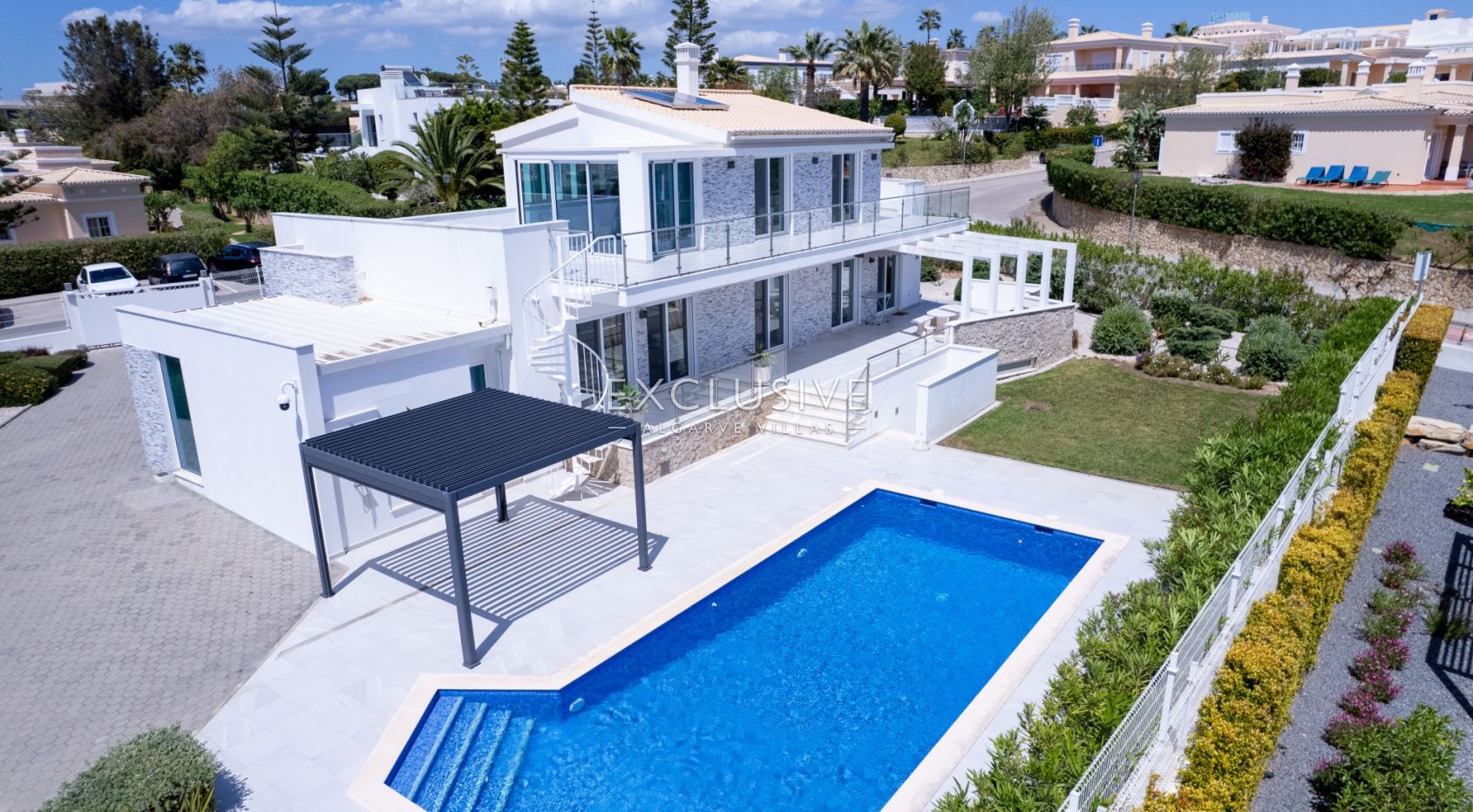 Buy Property in Carvoeiro - Luxury 4 bedroom villa with pool with sea views, Algarve