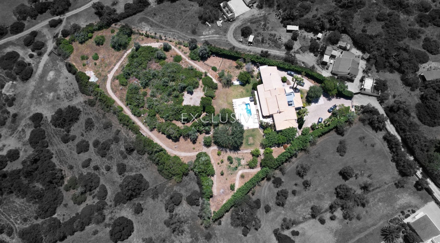 4+2 bedroom villa with pool on large plot in Carvoeiro