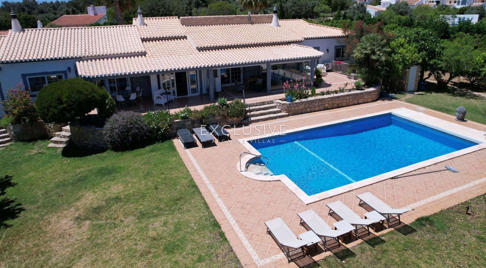 4+2 bedroom villa with pool on large plot in Carvoeiro
