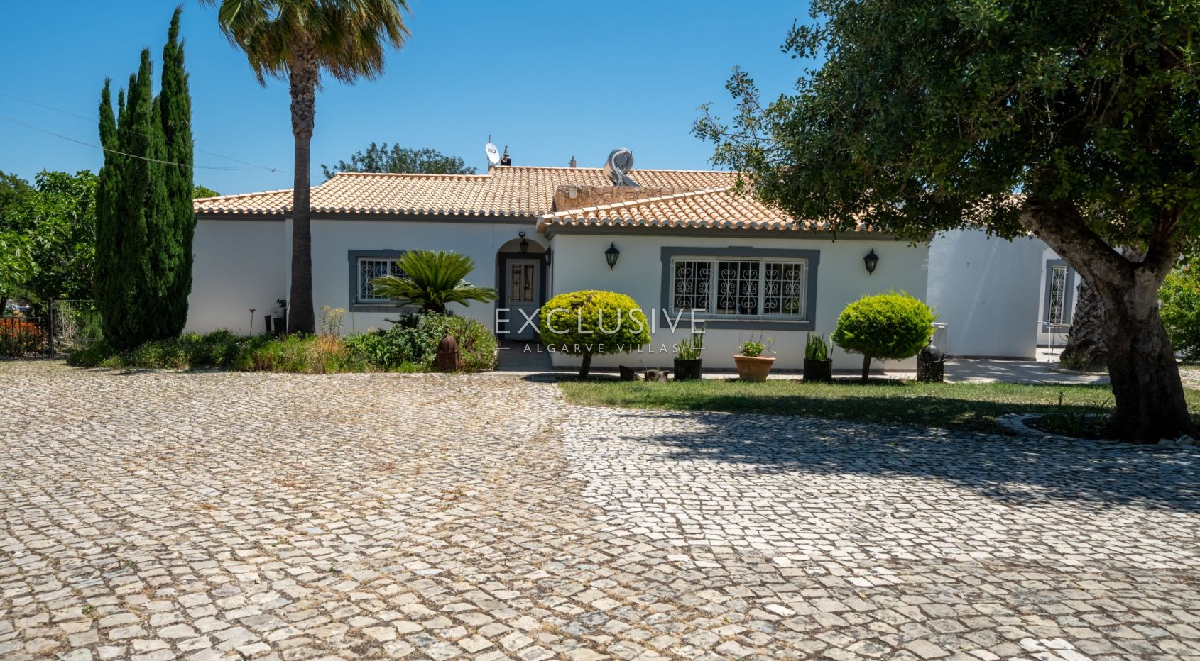 4+2 bedroom villa with pool on large plot in Carvoeiro