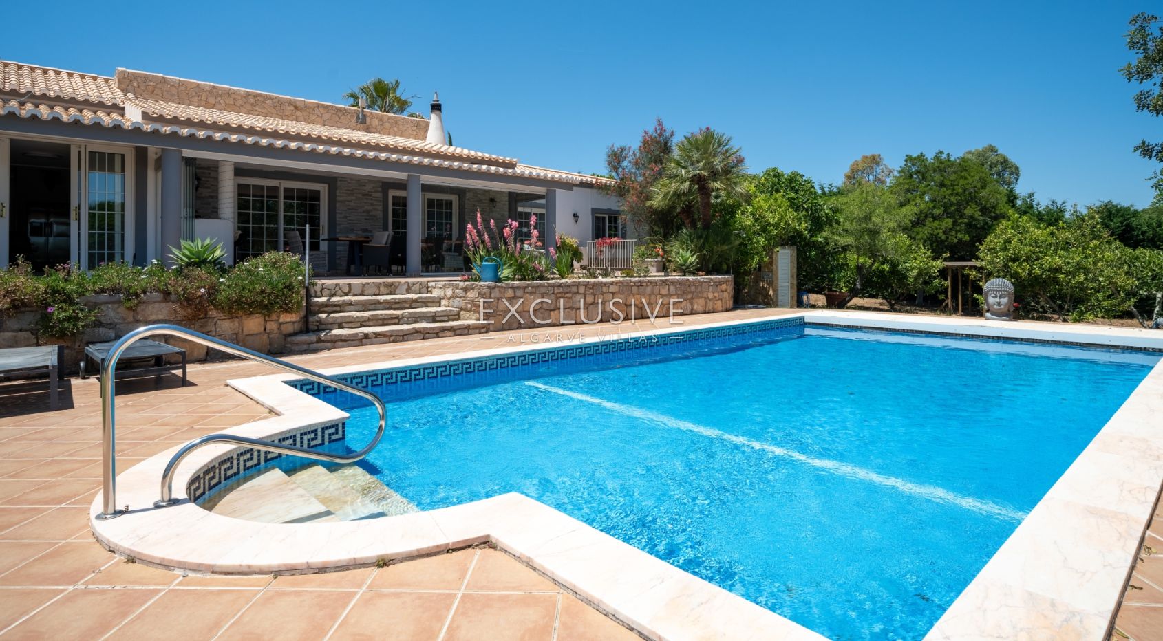 4+2 bedroom villa with pool on large plot in Carvoeiro
