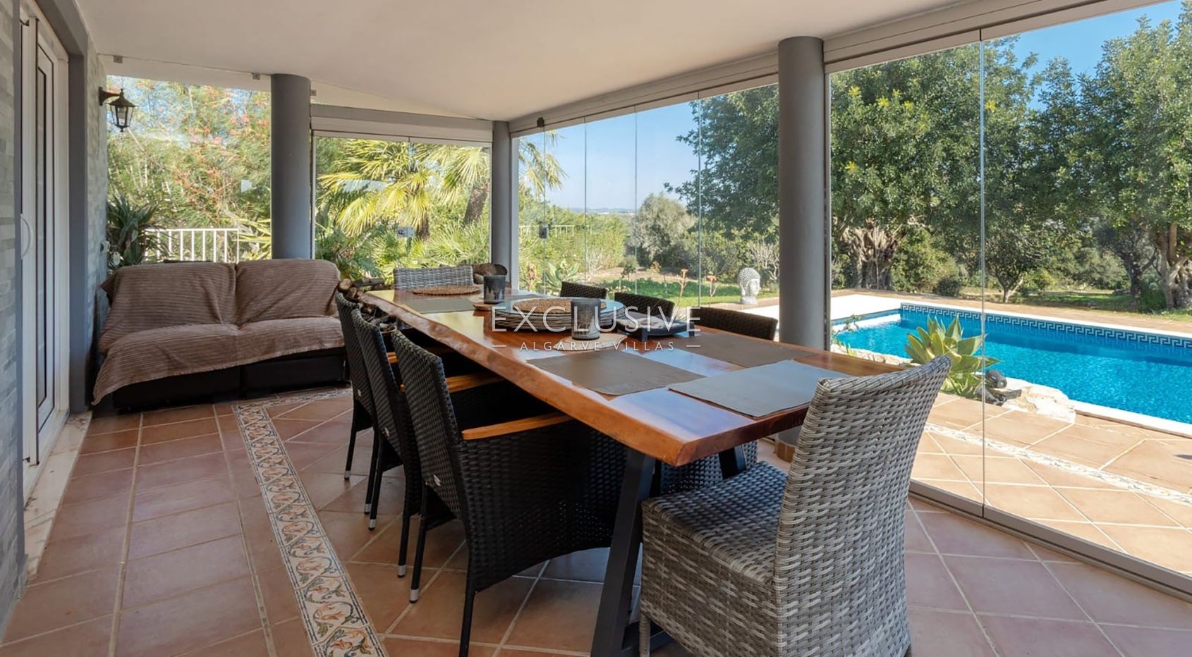 4+2 bedroom villa with pool on large plot in Carvoeiro