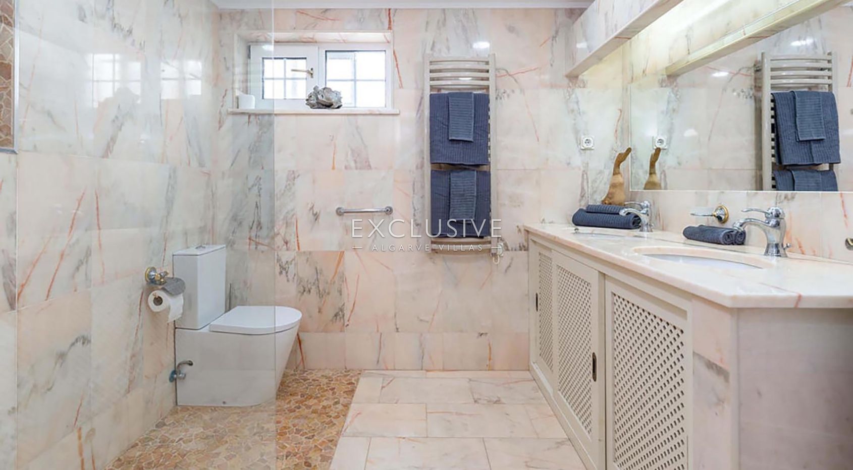 4+2 bedroom villa with pool on large plot in Carvoeiro