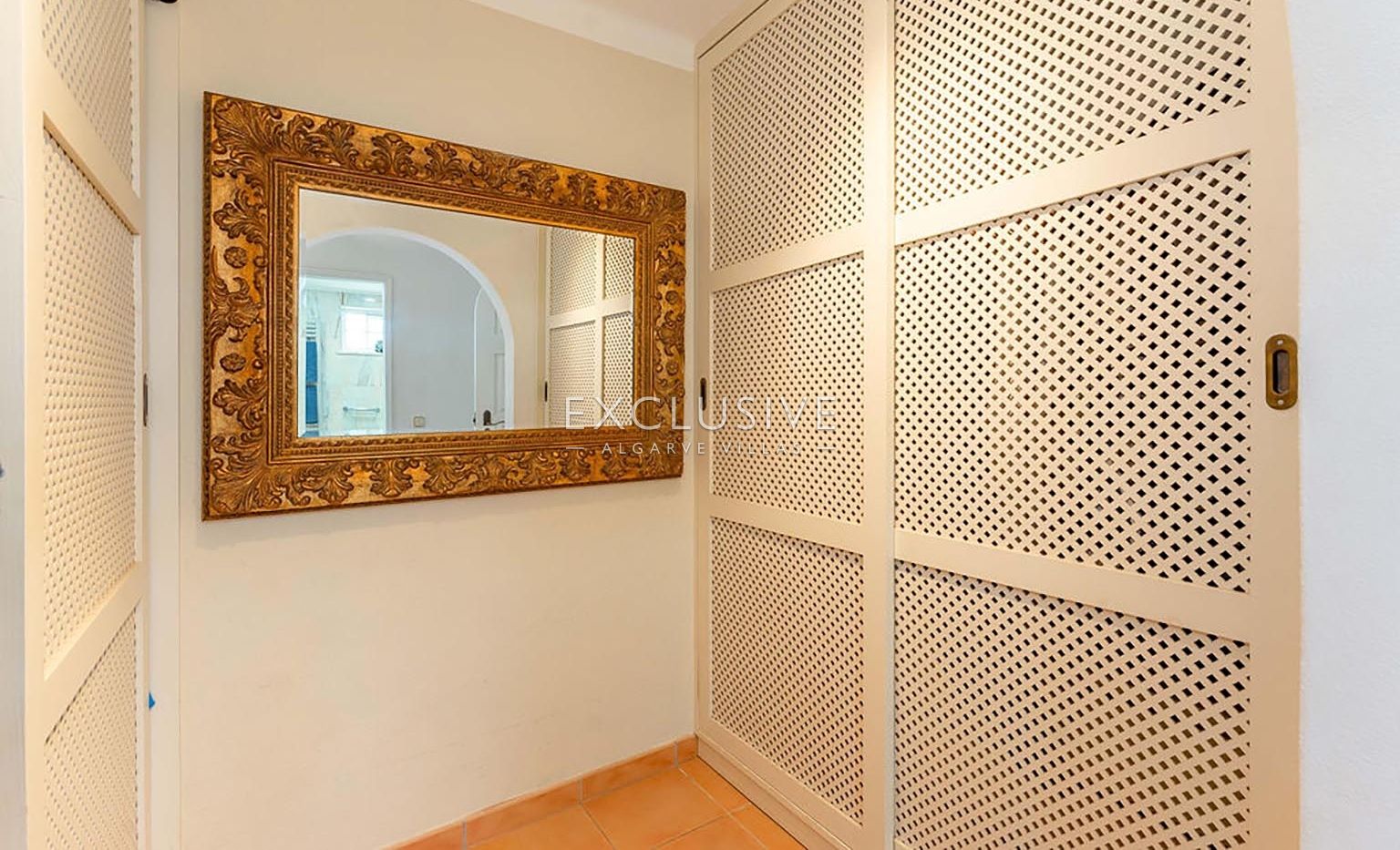 4+2 bedroom villa with pool on large plot in Carvoeiro