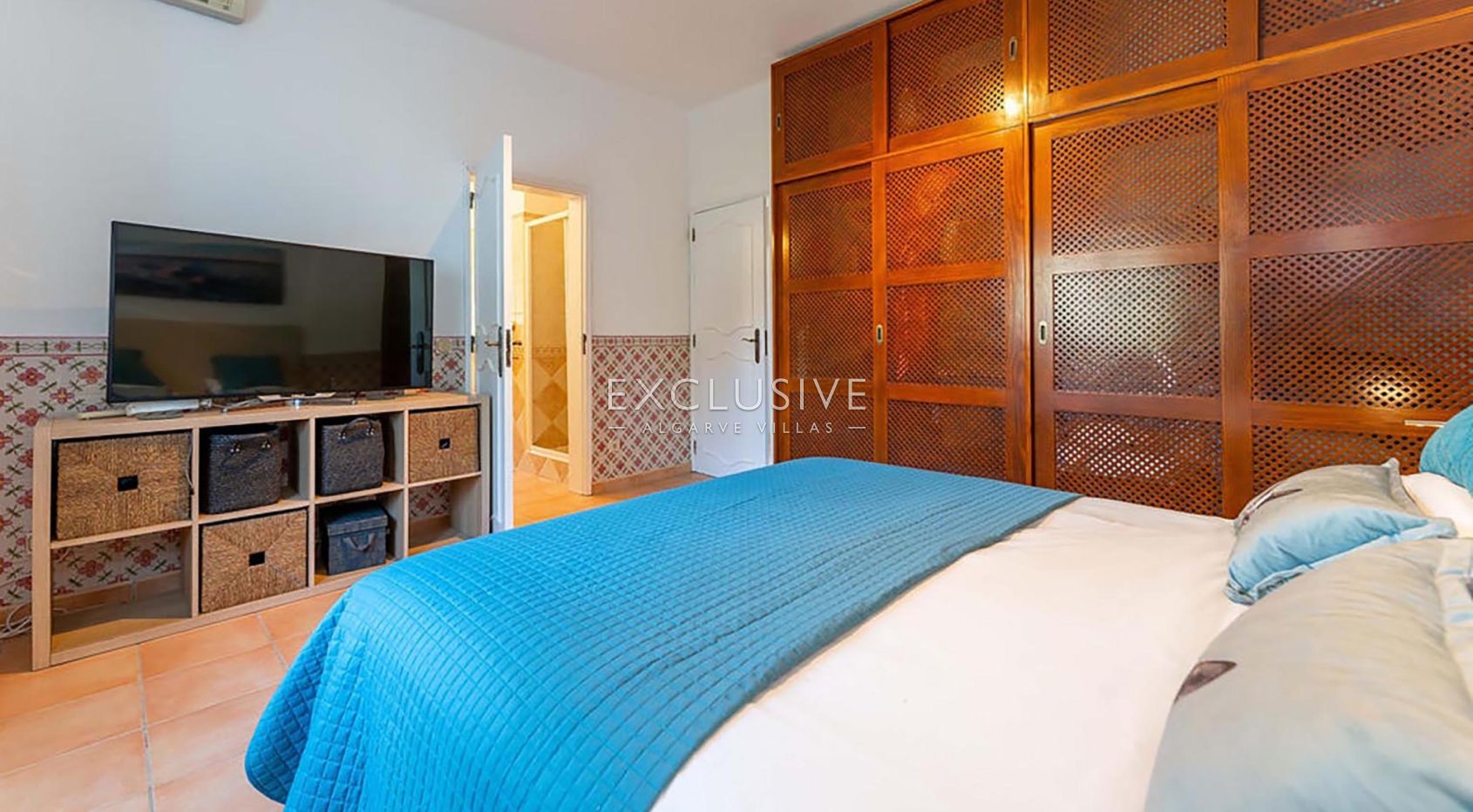 4+2 bedroom villa with pool on large plot in Carvoeiro