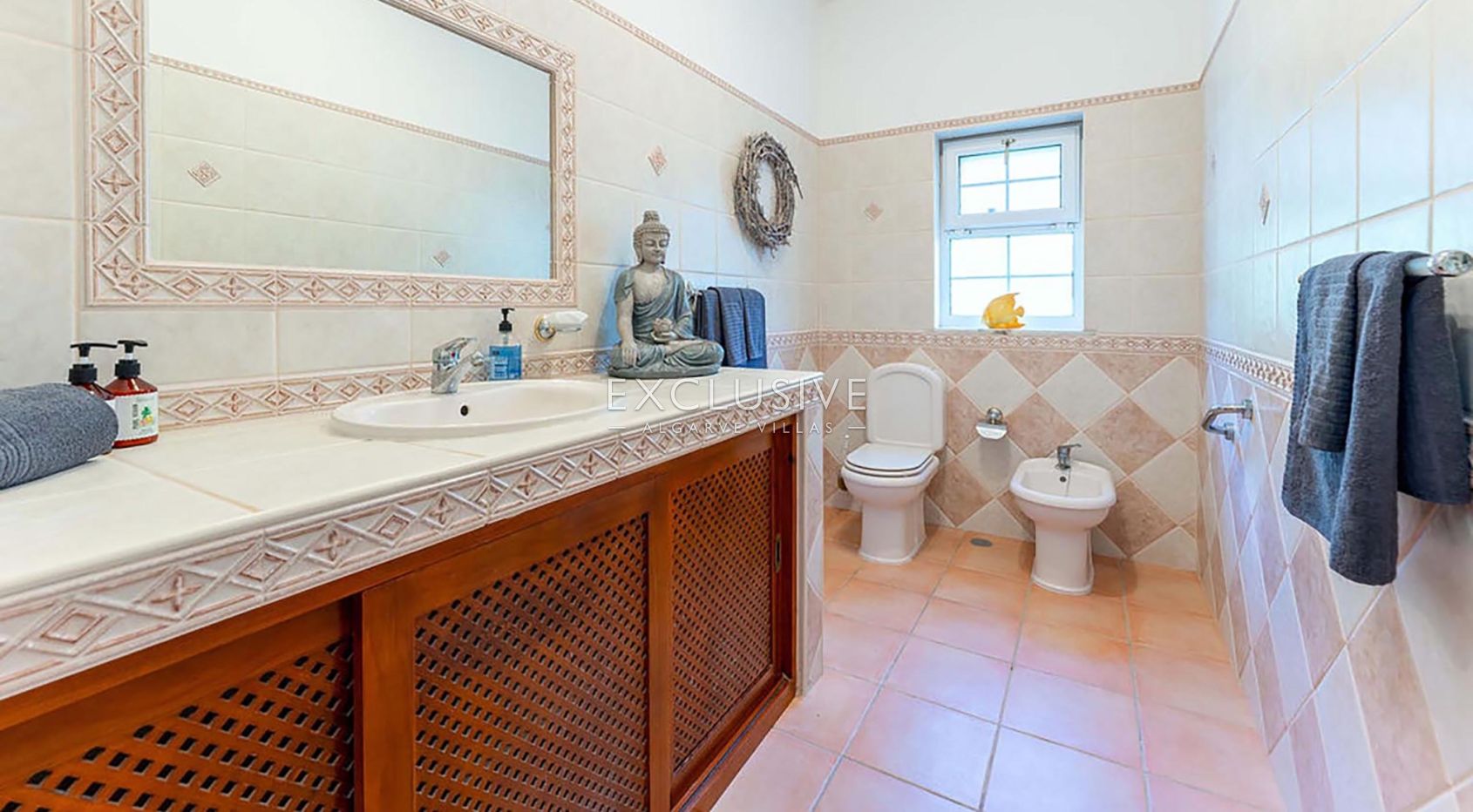 4+2 bedroom villa with pool on large plot in Carvoeiro