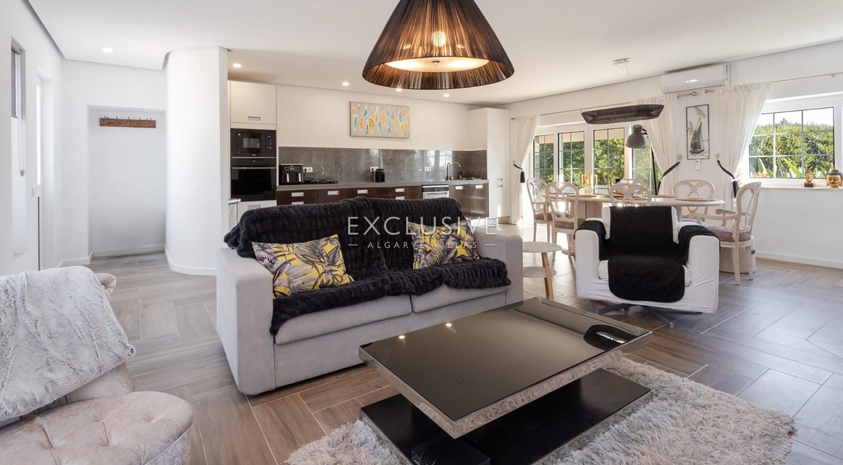 4+2 bedroom villa with pool on large plot in Carvoeiro